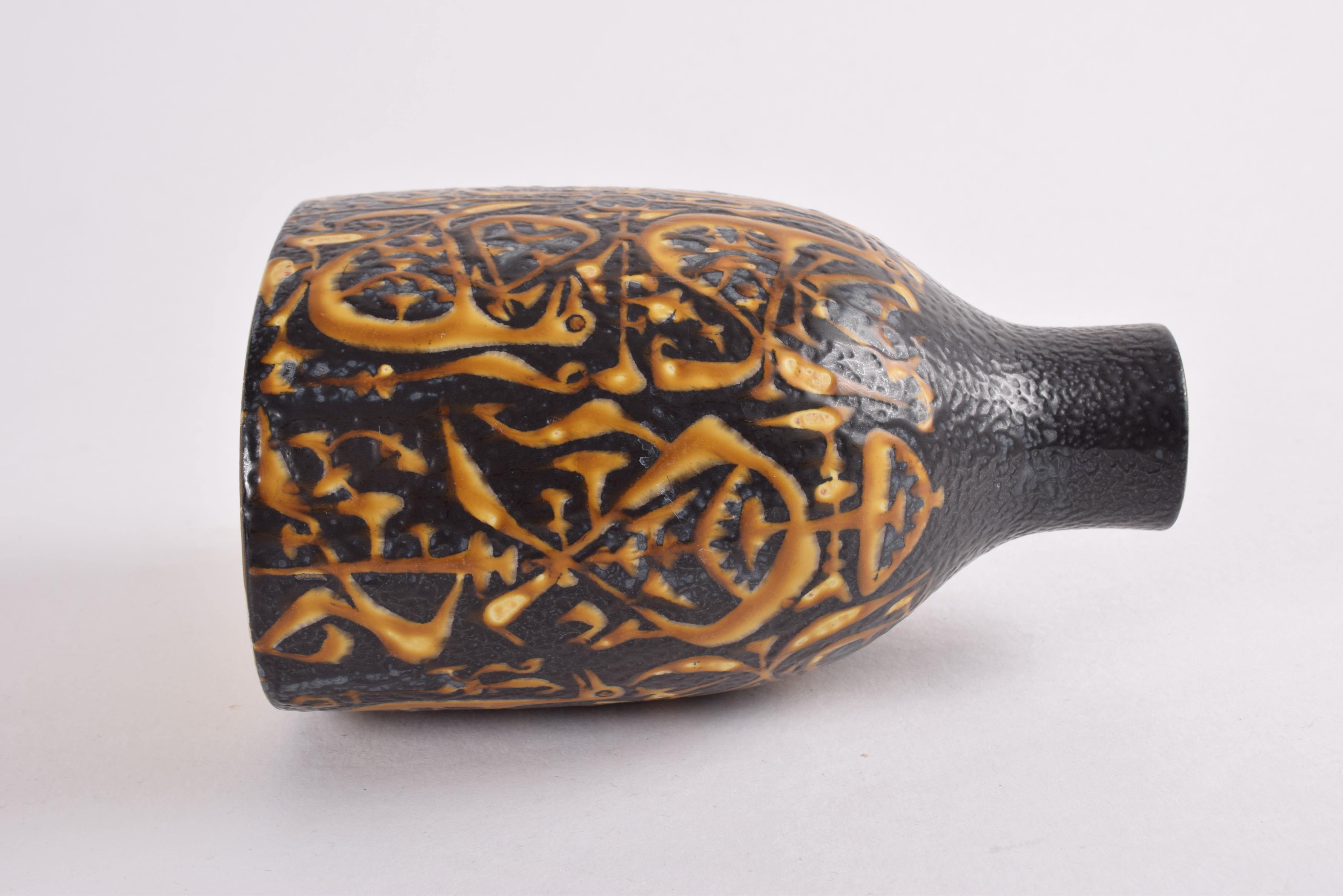 Nils Thorsson per Aluminia Royal Copenhagen Vaso Baca Nero Giallo Danese 1960s in vendita 2