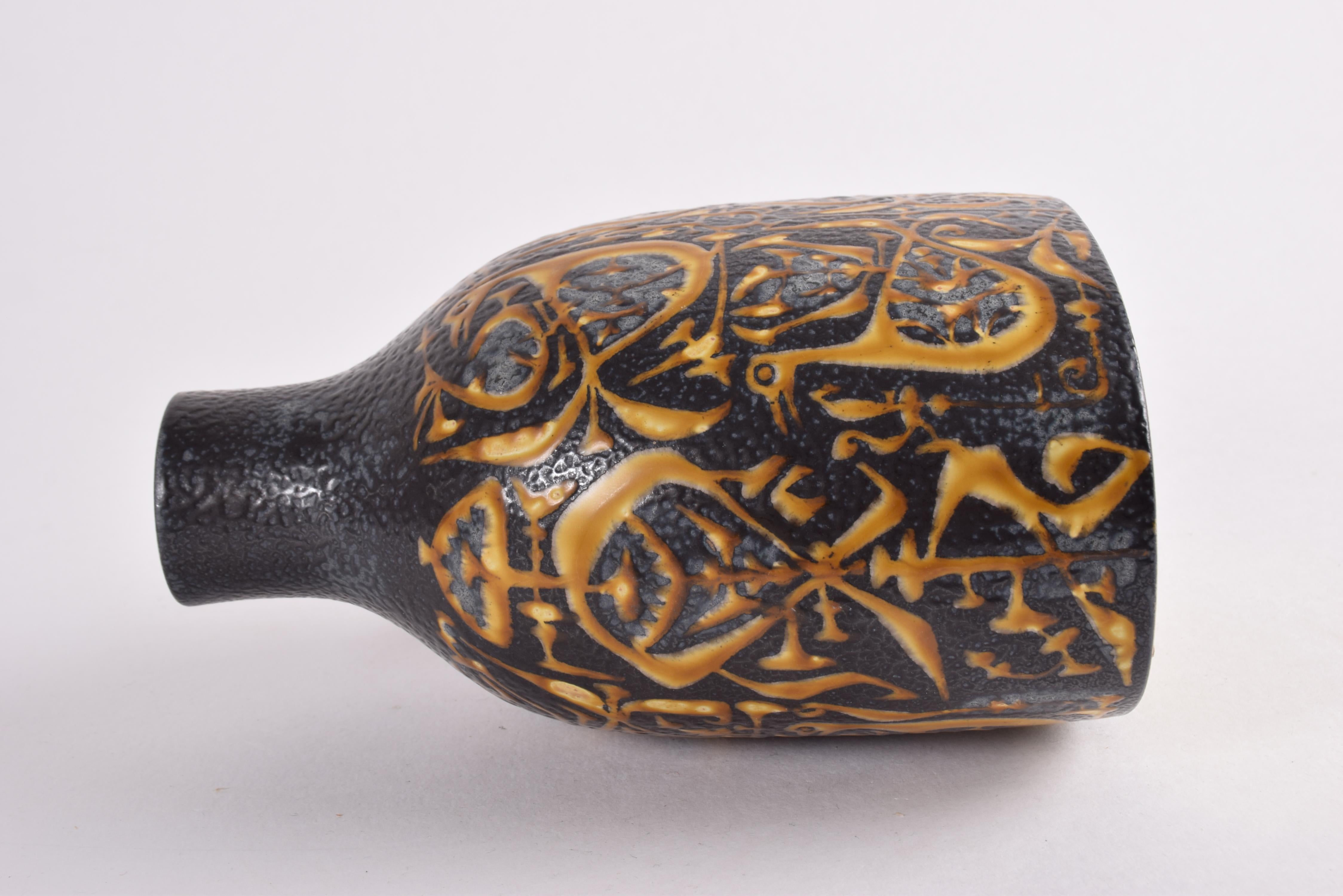 Nils Thorsson per Aluminia Royal Copenhagen Vaso Baca Nero Giallo Danese 1960s in vendita 3
