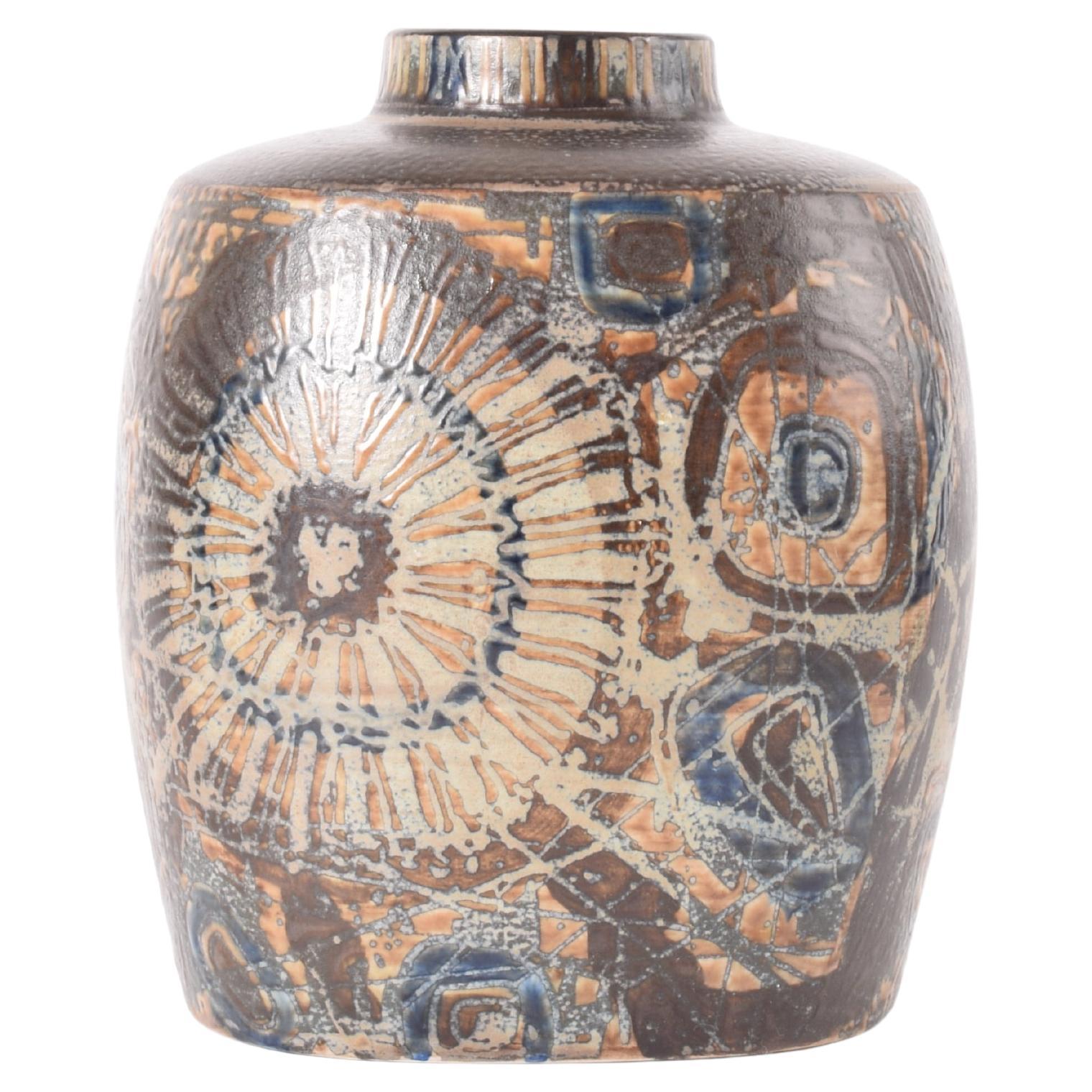 Este jarrón con capullos es uno de los más raros de encontrar de la serie 