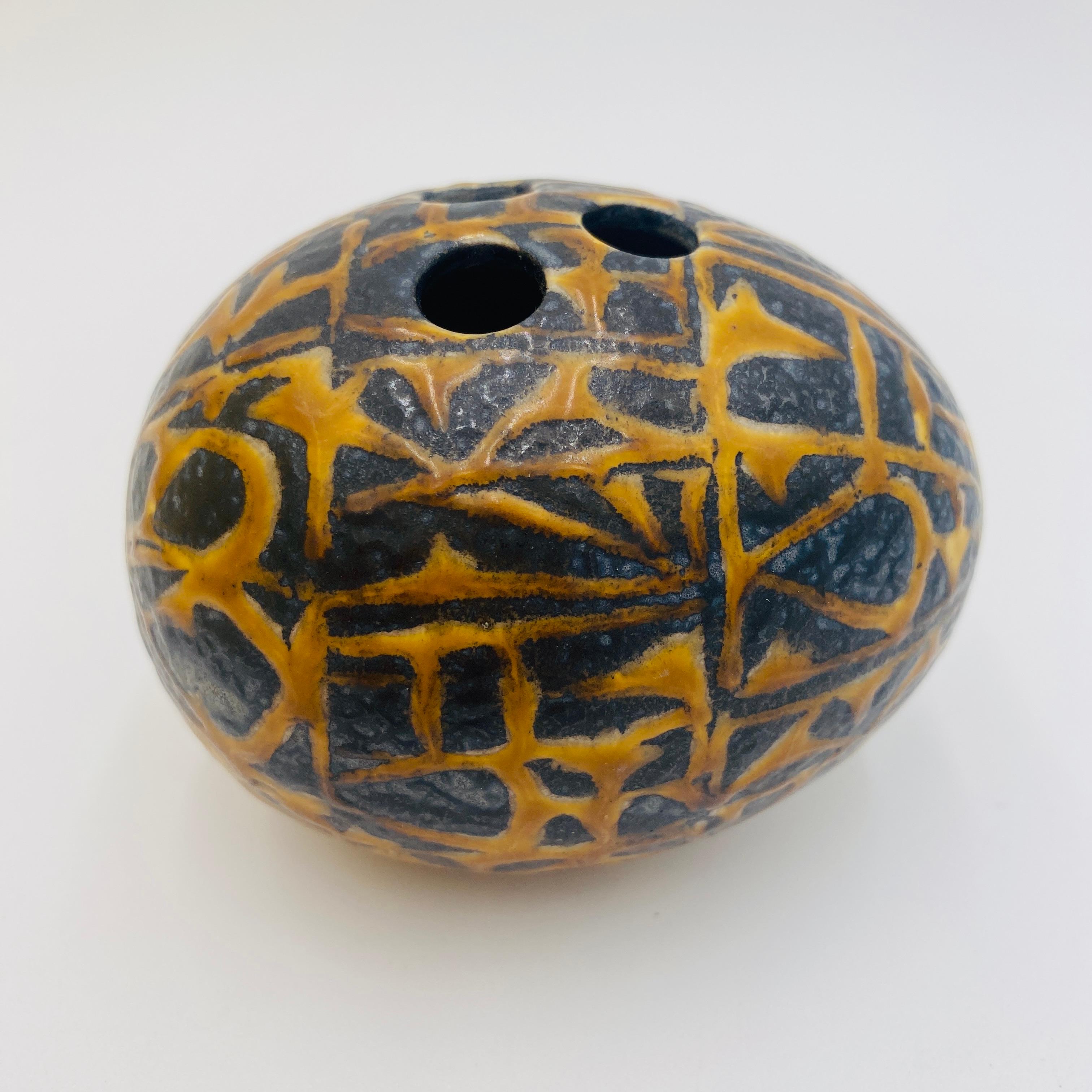 Danois Nils Thorsson pour Royal Copenhagen Vase Baca en forme d'œuf Danemark, 1970 en vente