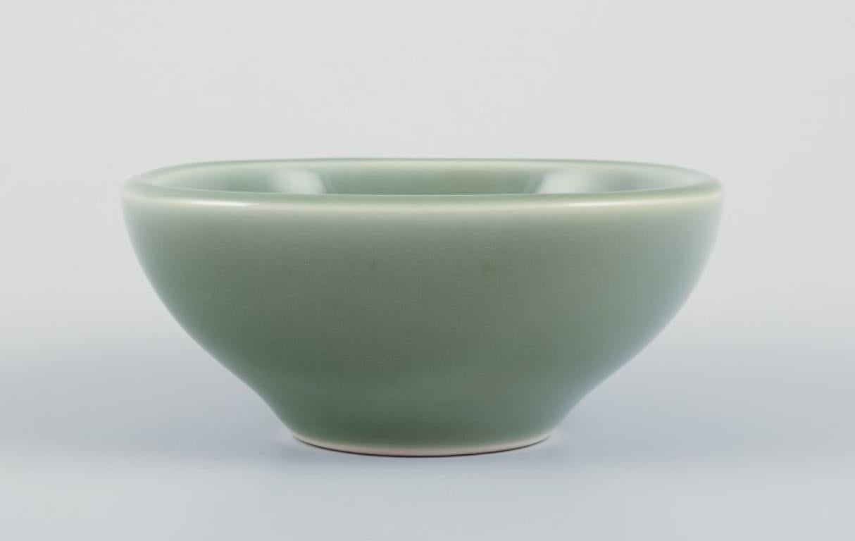 Nils Thorsson per Royal Copenhagen. Ciotola in ceramica con smalto celadon. Caratterizzato da un motivo a forma di pesce.
Metà del XX secolo.
Numero di modello 1205.
Contrassegnato.
Condizioni perfette.
Prima qualità di fabbrica.
Dimensioni: D 13,0