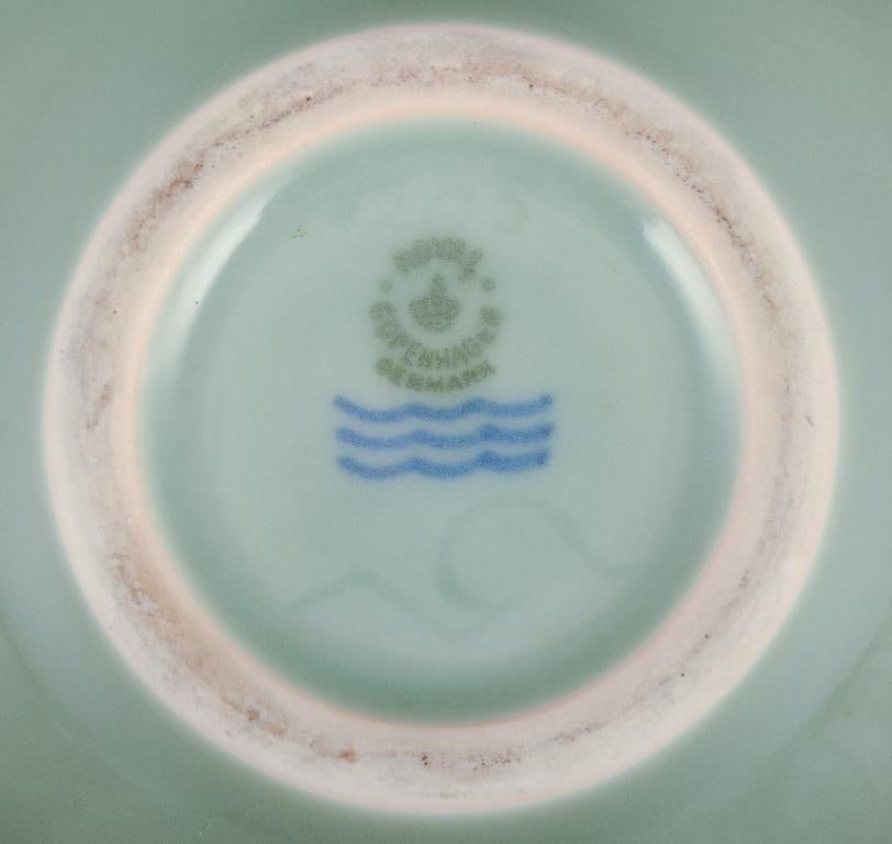 Smaltato Nils Thorsson per Royal Copenhagen. Ciotola in ceramica con smalto celadon. in vendita