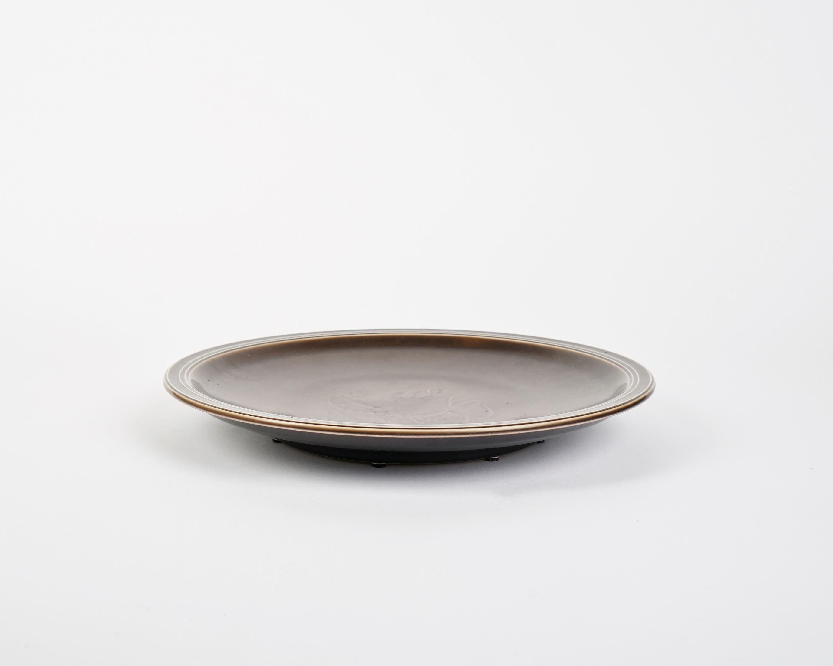 Smaltato Nils Thorsson per Royal Copenhagen, Grande caricatore in ceramica smaltata marrone, 1930 ca. in vendita
