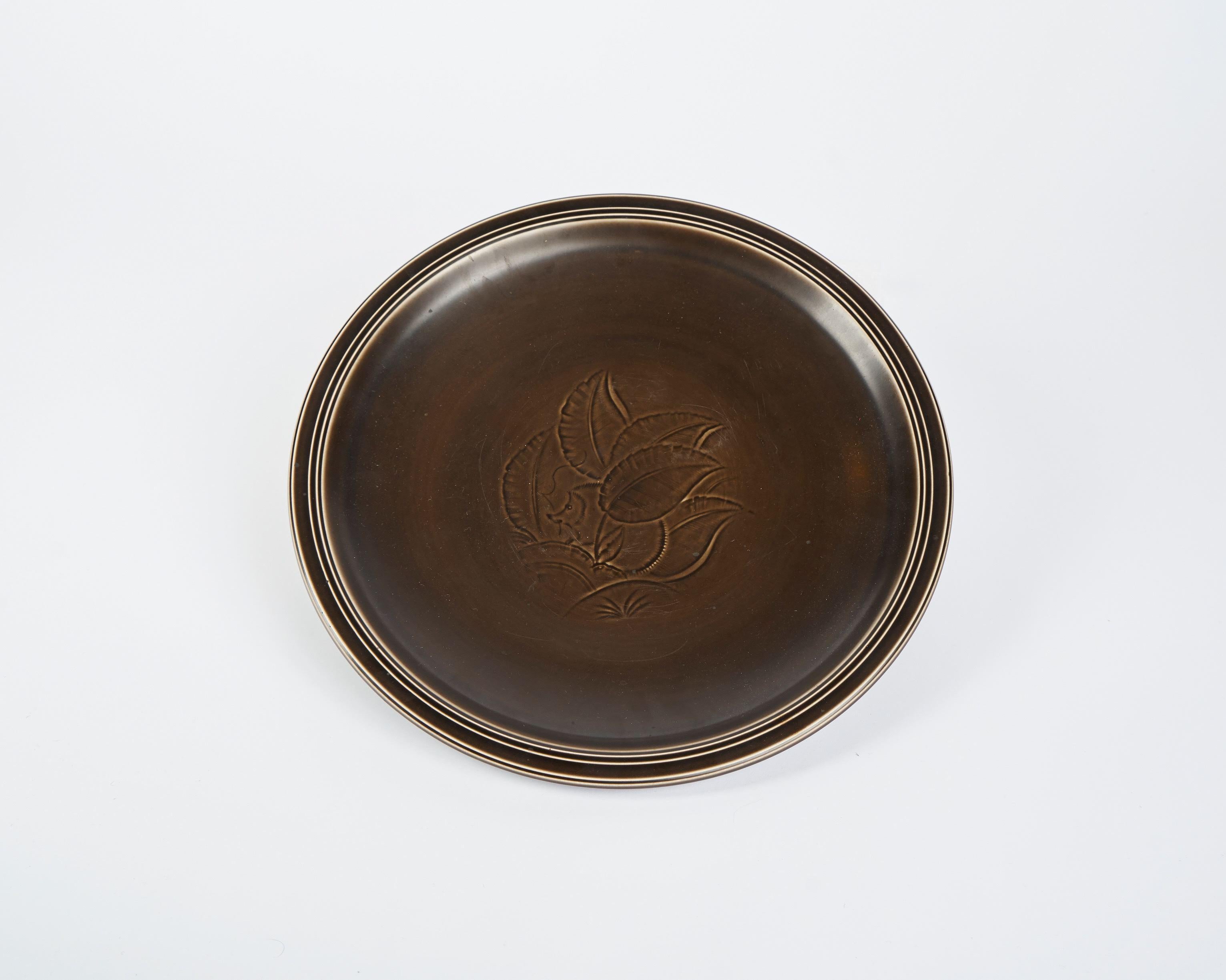 Nils Thorsson per Royal Copenhagen, Grande caricatore in ceramica smaltata marrone, 1930 ca. In condizioni buone in vendita a New York, NY