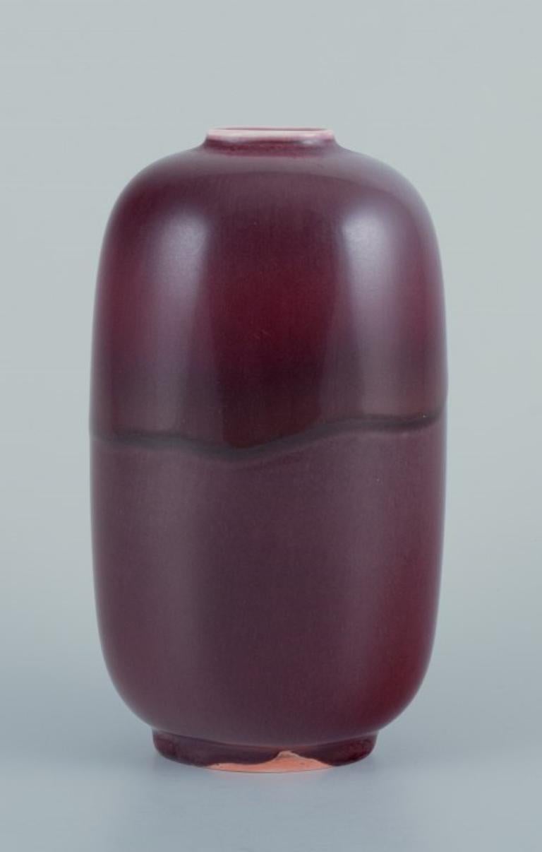 Nils Thorsson for Royal Copenhagen.
Large unique ceramic vase.
Oval shape. Ox-blood glaze.
Mid-20th century.
Perfect condition.
First factory quality.
Marked.
Dimensions: Height 18.0 cm x 10.0 cm.
Provenance: Danish private collection.