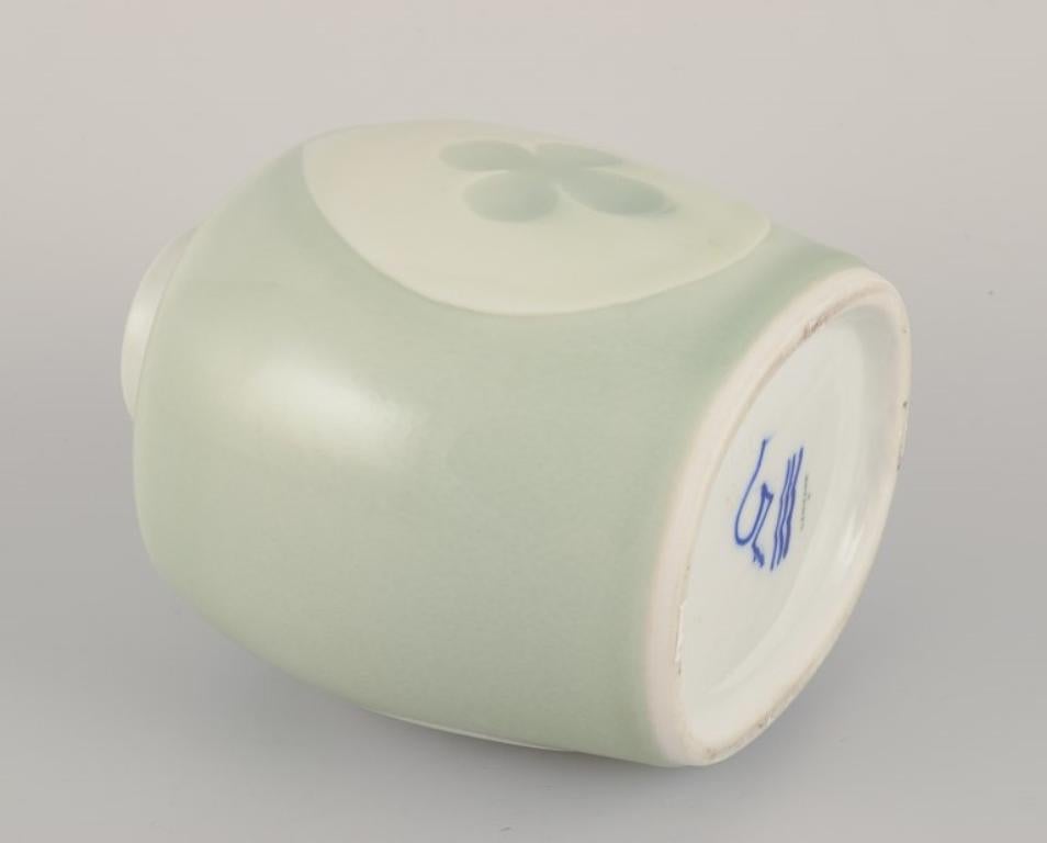 Nils Thorsson per Royal Copenhagen. Raro vaso in ceramica con smalto celadon. in vendita 1