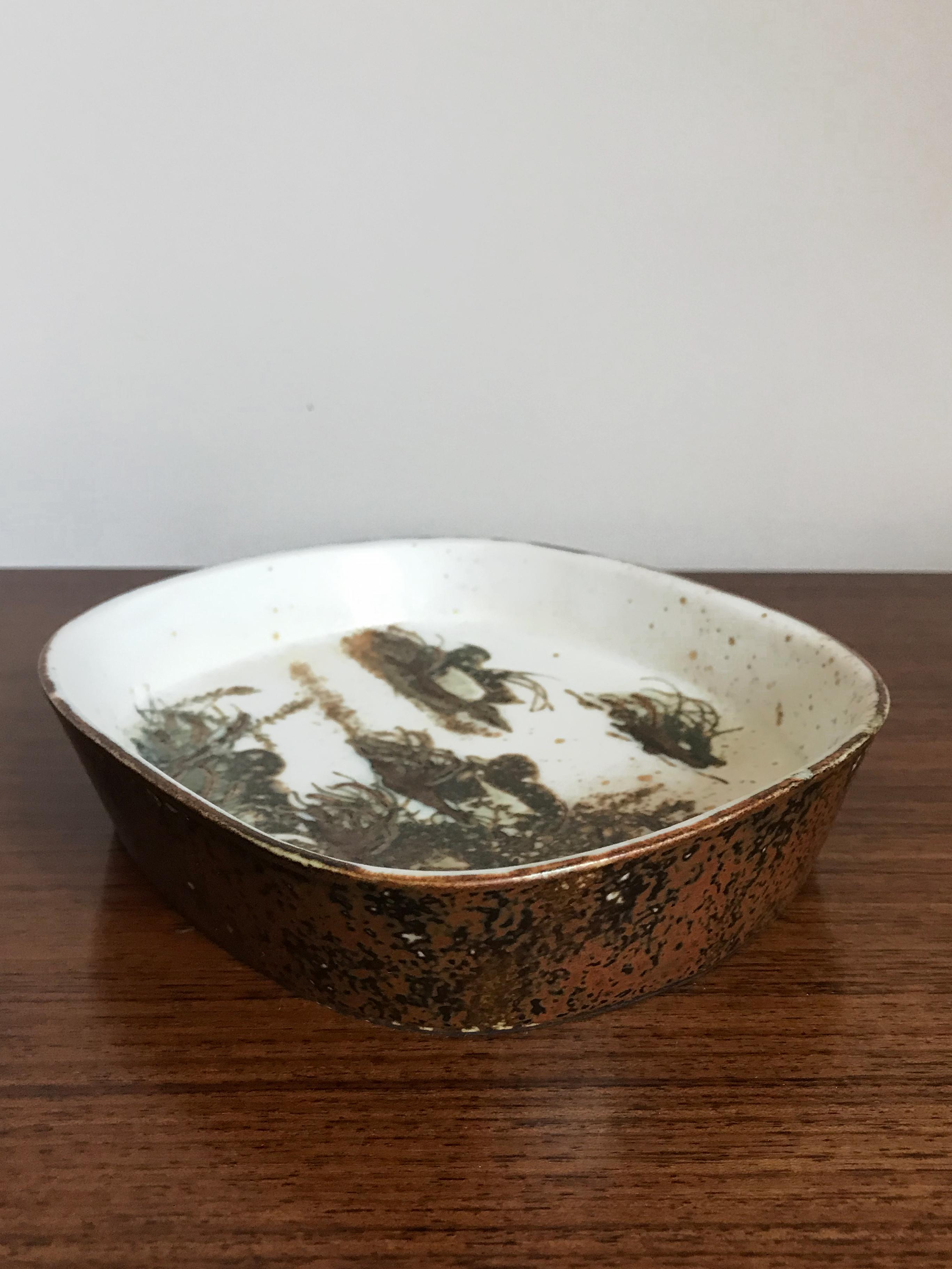 Scandinavian ceramic pocket emptier or ashtray designed by Danish artist Nils Thorsson and produced by Royal Copenhagen from 1960s
Numbering and signature of the producer under the base.
Measurements:
Height 3.5 cm, width 17 cm, depth 14.5 cm.