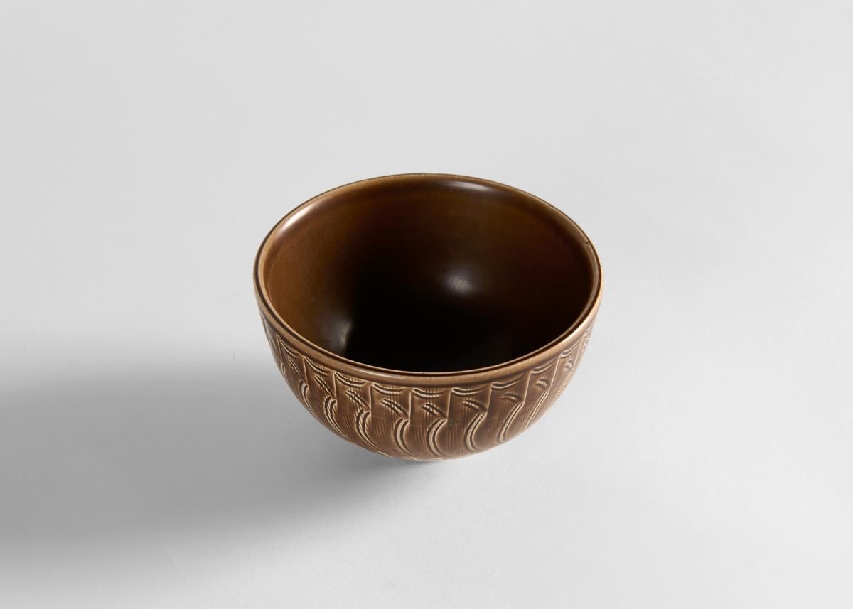 Conçu par Thorsson pour la division Alumina de la société Royal Copenhagen.

Marqué sur la face inférieure : Danemark / A avec triple vague / NT
Numéroté : 1681