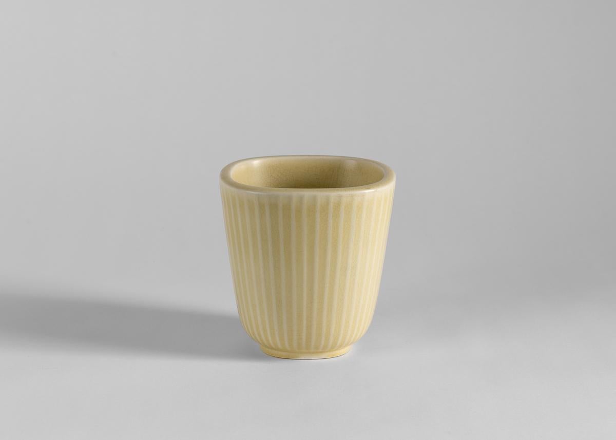Nils Thorsson pour Royal Copenhagen, Vase carré en céramique émaillée crème, c. 1950 Bon état - En vente à New York, NY