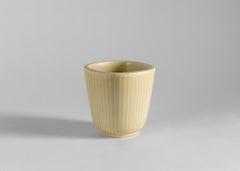 Nils Thorsson für Royal Copenhagen, Quadratische Keramikvase, cremefarben glasiert, um 1950