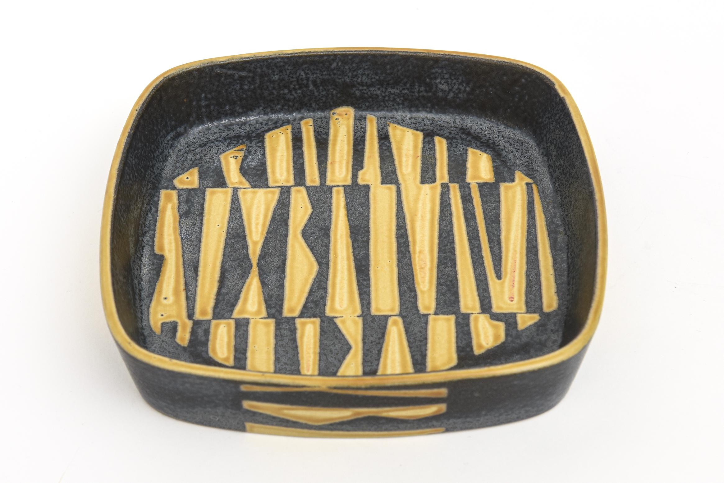 This vintage Royal Copenhagen glazed ceramic bowl by the designer Nils Thorsson is a faience method which is the process of adding tin oxide to glaze the earthenware.
It is from the Boca series which incorporated abstract to geometric lines in