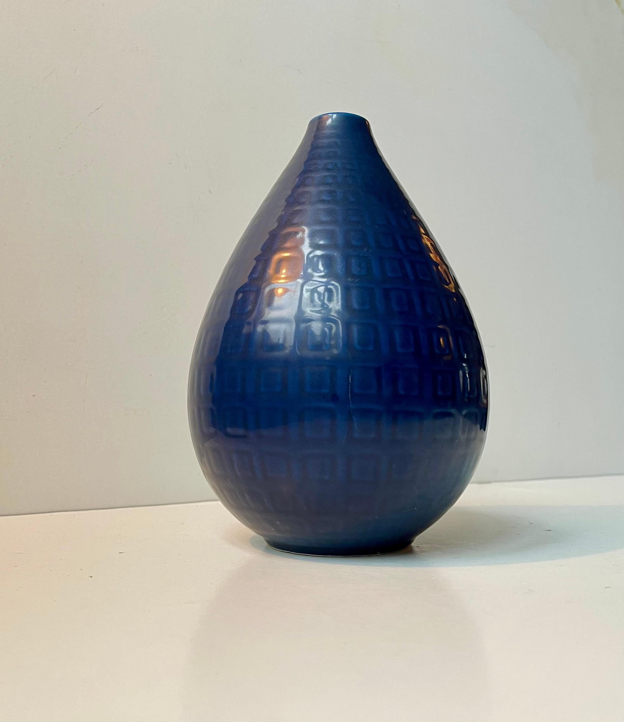 Nils Thorsson, glasierte blaue Marselis-Vase für Aluminia, 1950er Jahre (Dänisch) im Angebot