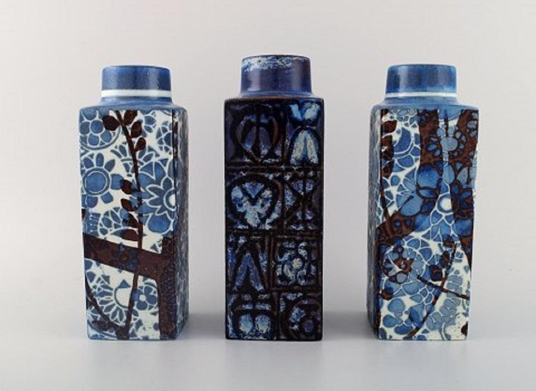 Nils Thorsson and Johanne Gerber for Aluminia, Royal Copenhagen.
Three Baca vases with patterned glaze in shades of blue, white and brown, 1960s.
Measures: 22 x 7.5 cm.
In excellent condition.
Stamped.