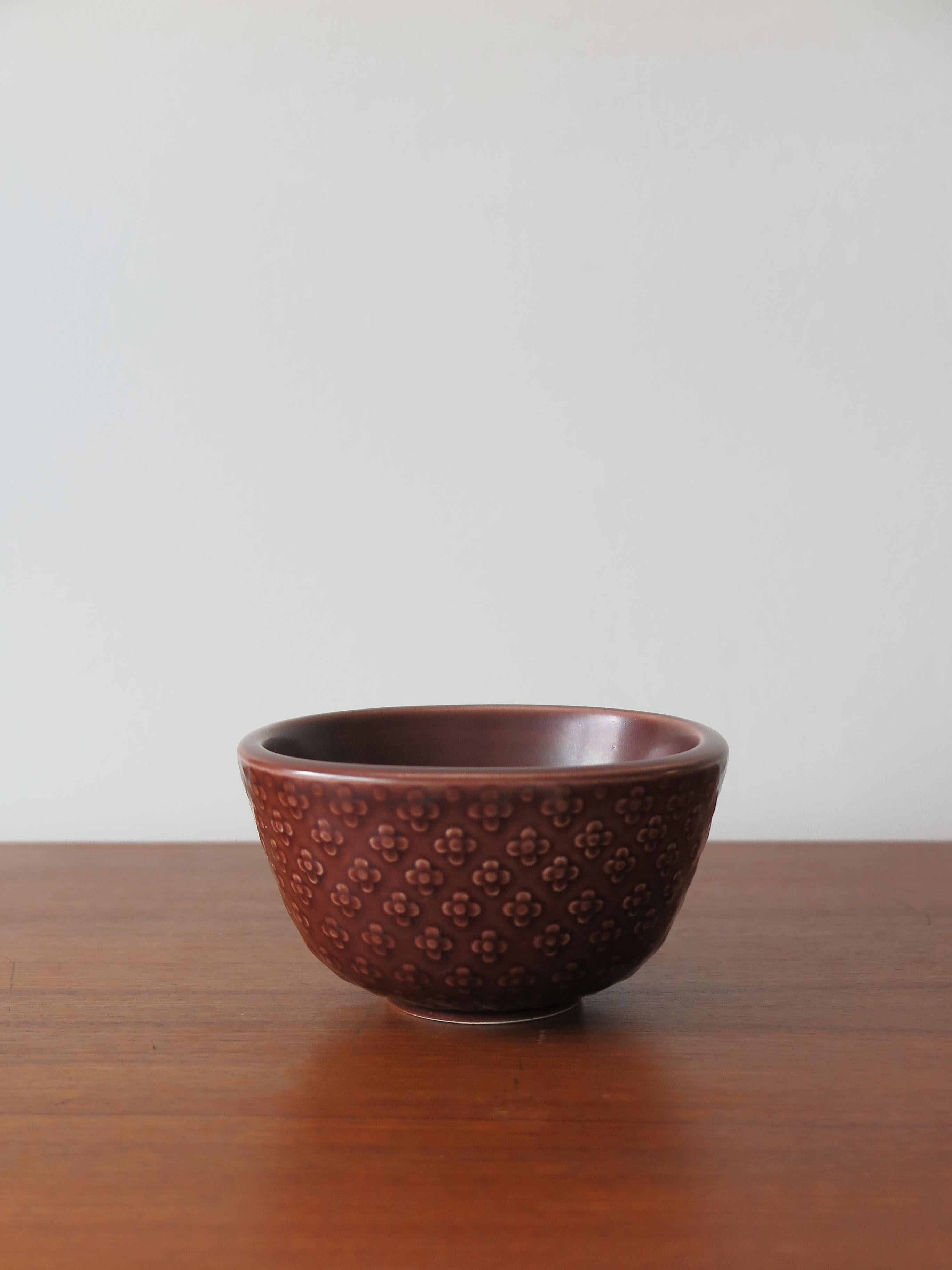 Scandinavian ceramic “Marselis” serie bowl designed by Nils Thorsson for Royal Copenaghen, marked under the base, Denmark 1950s

Please note that the item is original of the period and this shows normal signs of age and use.