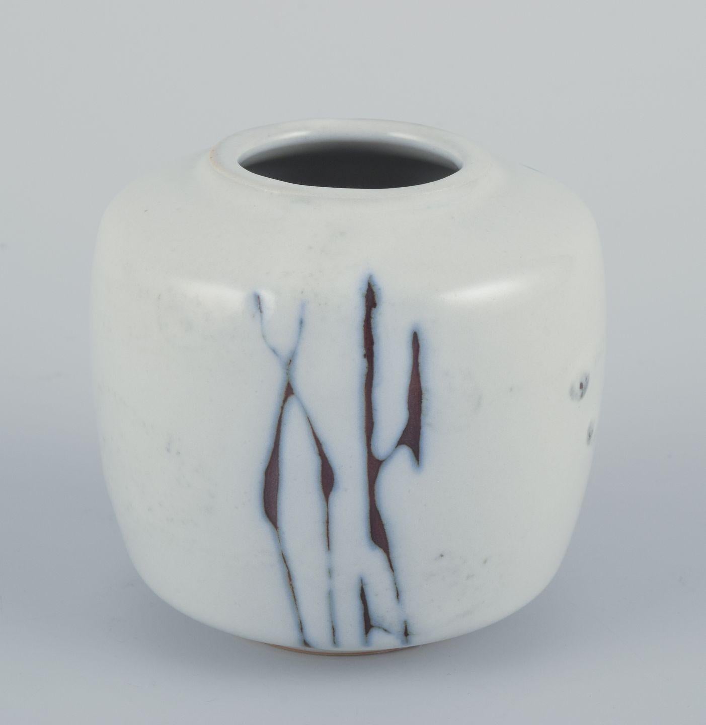 Nils Thorsson, Royal Copenhagen. Jarrón de gres en tonos grises y marrones Glaseado en venta
