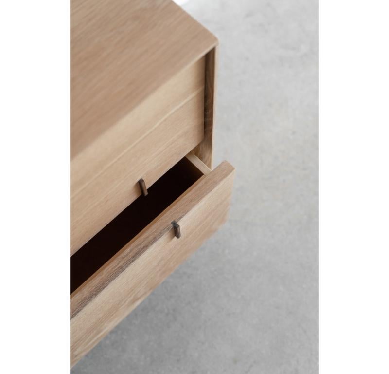 The Nima Nightstand is custom made in Los Angeles. The solid oak 
casing is cut to size and joined. The push release drawers allow for 
easy access and is finished with sleek, walnut details. 
OAK + OAK PLY INTERIOR + WALNUT DETAIL
HARDWAX OIL