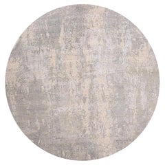 Tappeto orientale rotondo in lana e seta Nimbus Gray, dal design astratto e moderno, annodato a mano.