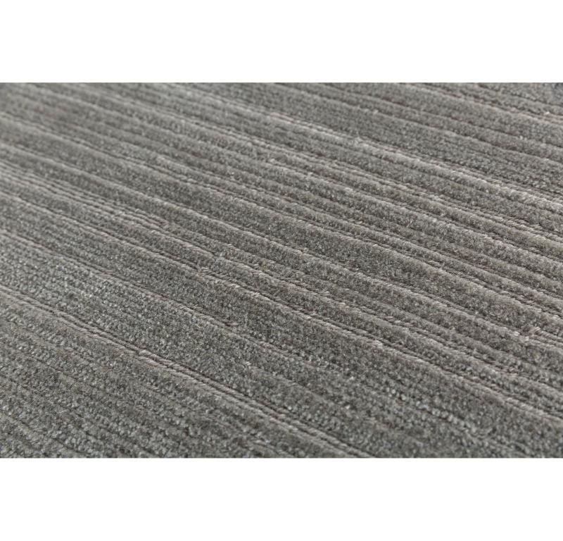 Indian Nimbus Shadow Soft Gray & Nickel 240x300 cm Hand Knotted Rug For Sale