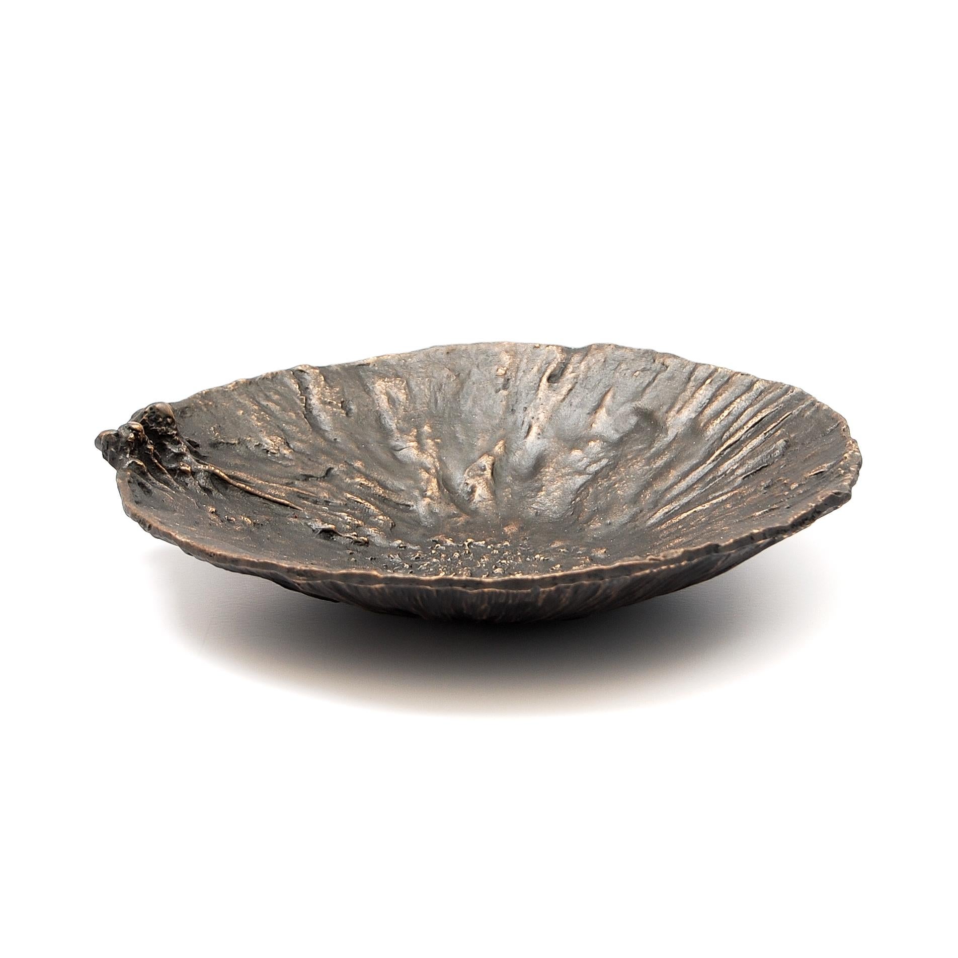 Nina bowl by Fakasaka Design
Dimensions: W 17 x D 17 x H 3.5 cm
Materials: black/brown bronze.

Nina bowl / ashtray / centerpiece / candle holder / card holder

 FAKASAKA is a design company focused on production of high-end furniture,