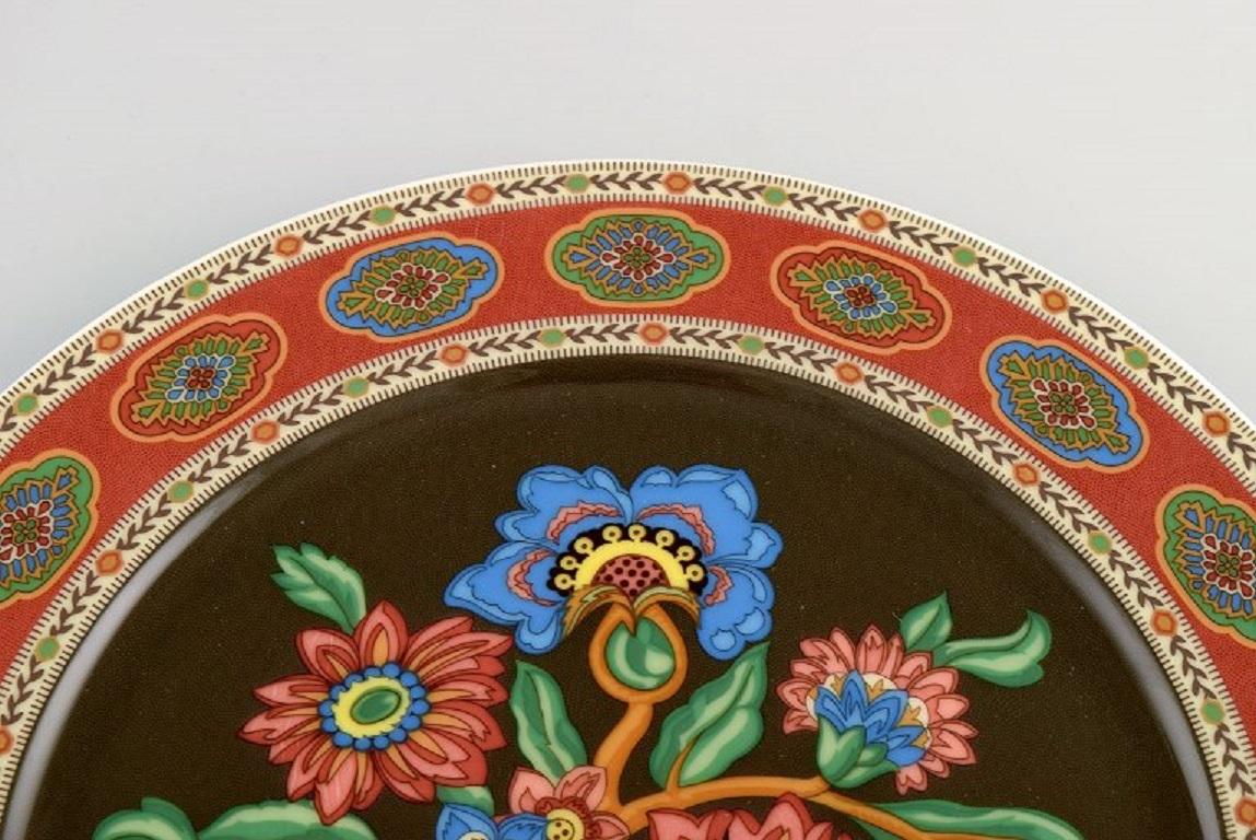 German Nina Campbell for Rosenthal. Belgravia porcelain dish decorated with flowers.