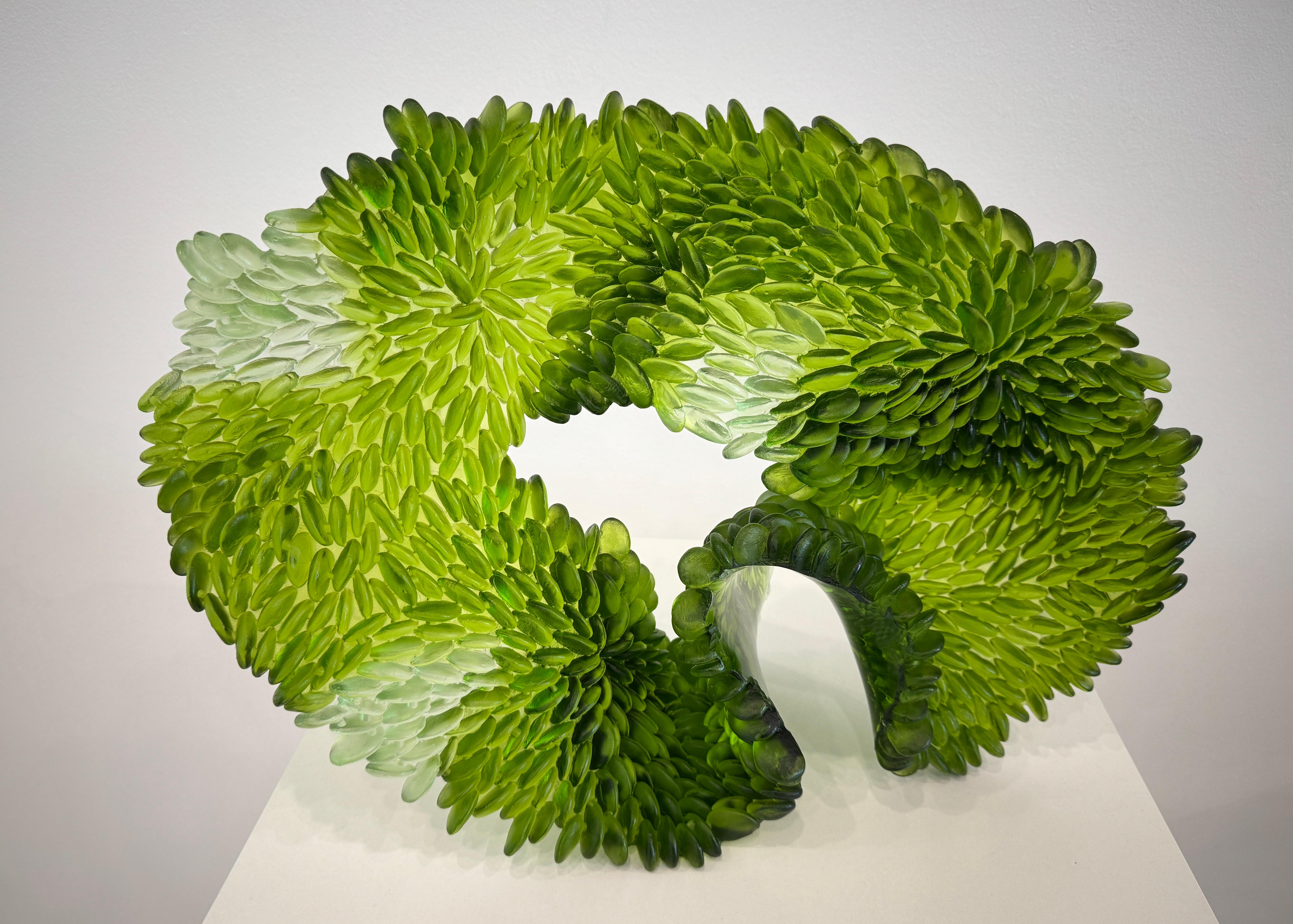 Escultura de mesa de vidrio fundido, follaje abstracto verde y blanco, 2024 en venta 6