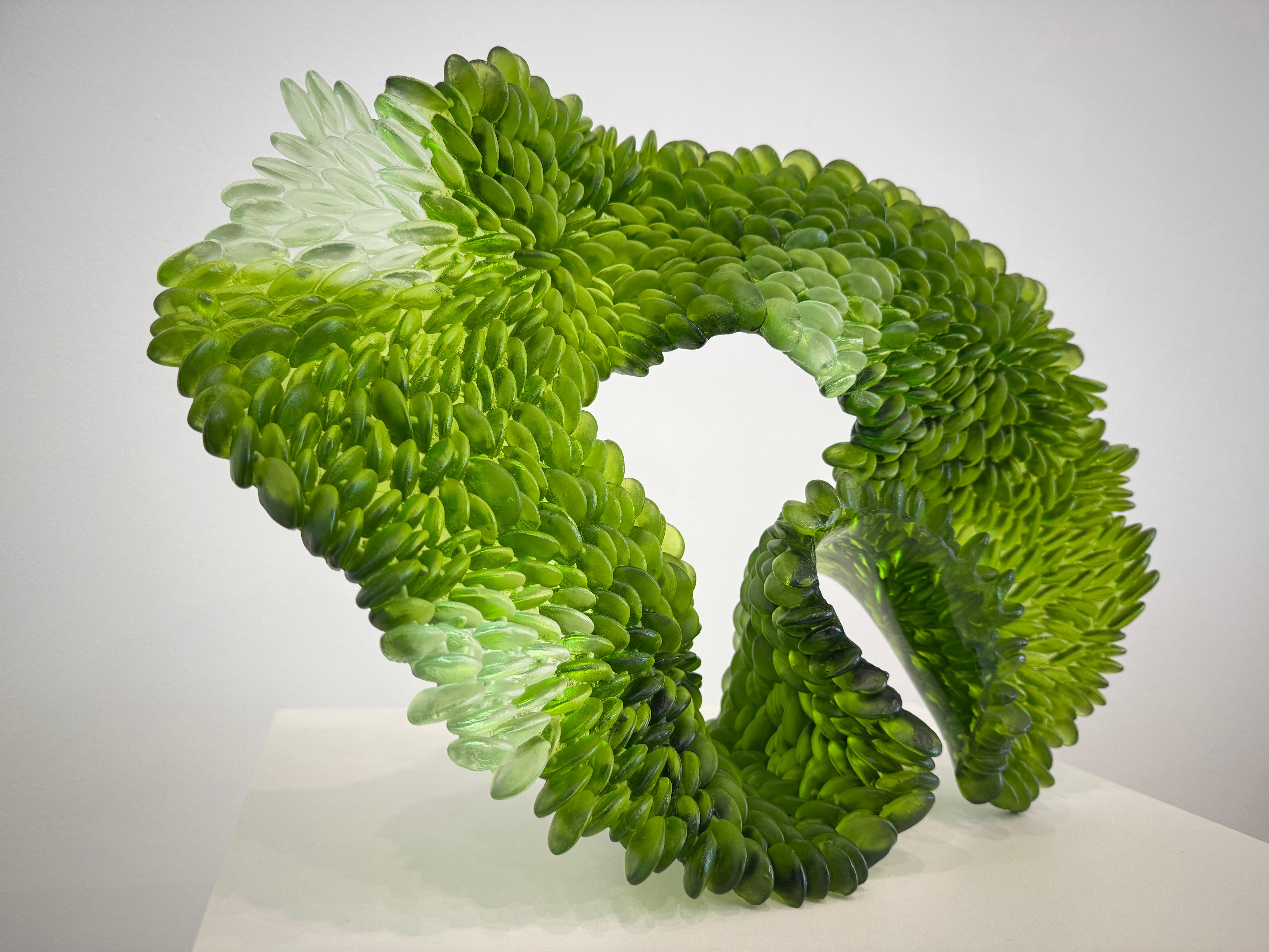 Escultura de mesa de vidrio fundido, follaje abstracto verde y blanco, 2024 en venta 7