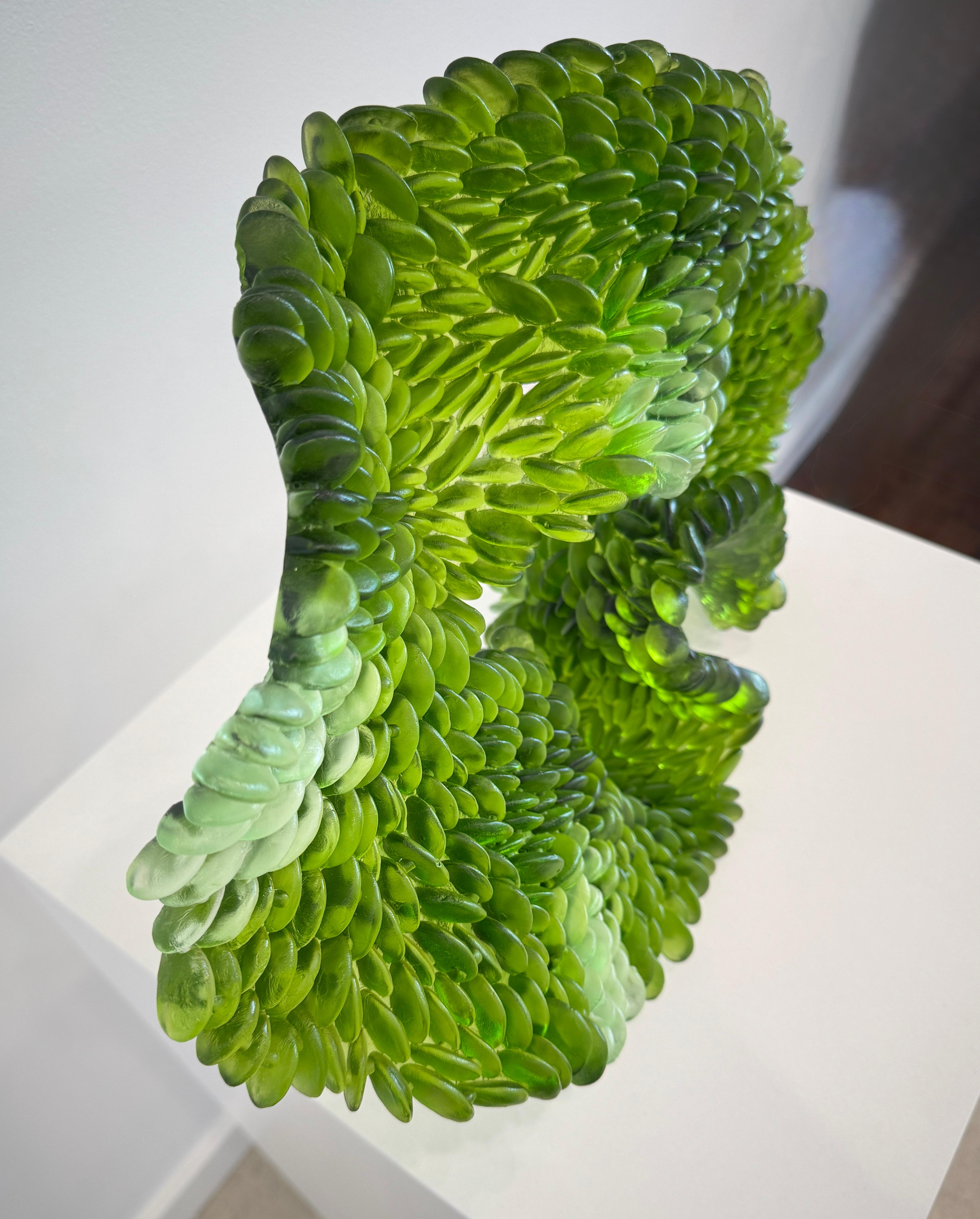Escultura de mesa de vidrio fundido, follaje abstracto verde y blanco, 2024 en venta 4