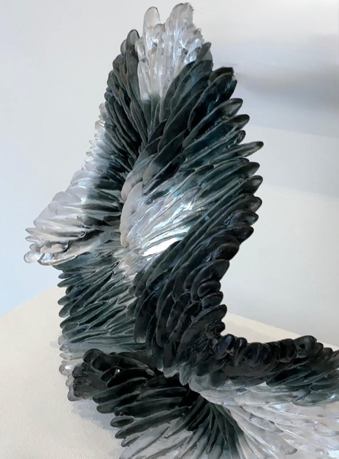 Sculpture en verre, abstrait noir et blanc texturé translucide, 2024 en vente 11