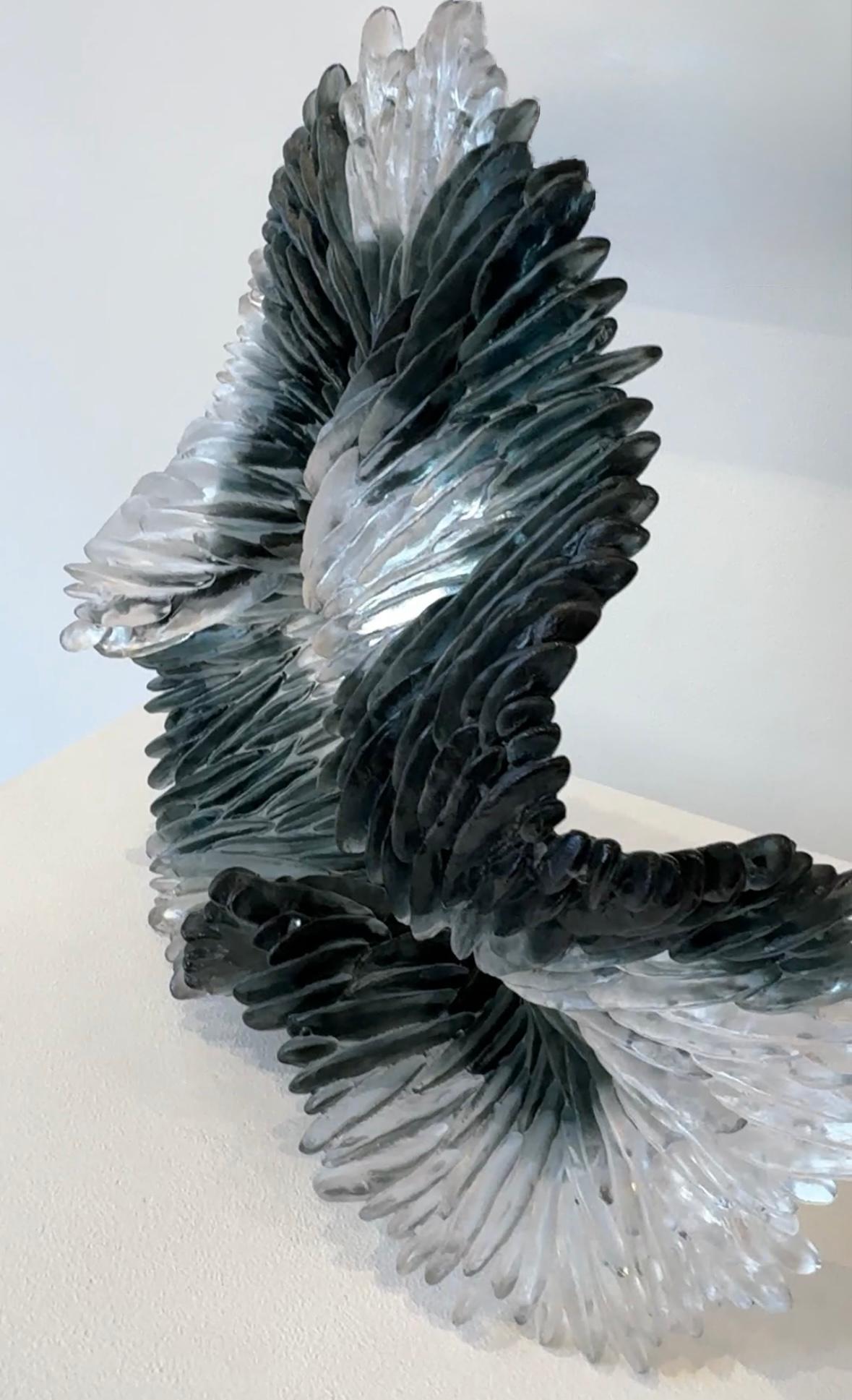 Sculpture en verre, abstrait noir et blanc texturé translucide, 2024 en vente 12