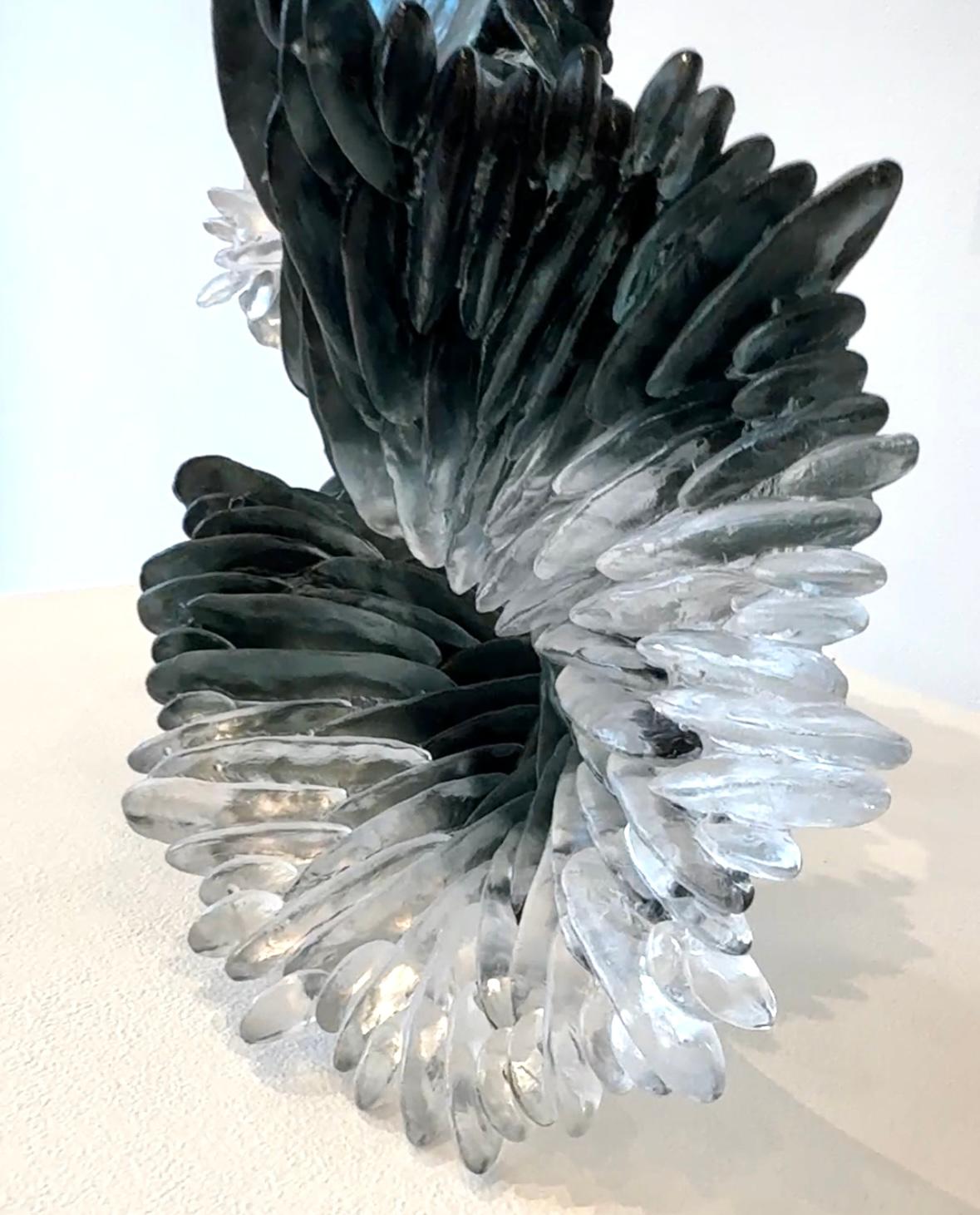 Sculpture en verre, abstrait noir et blanc texturé translucide, 2024 en vente 13