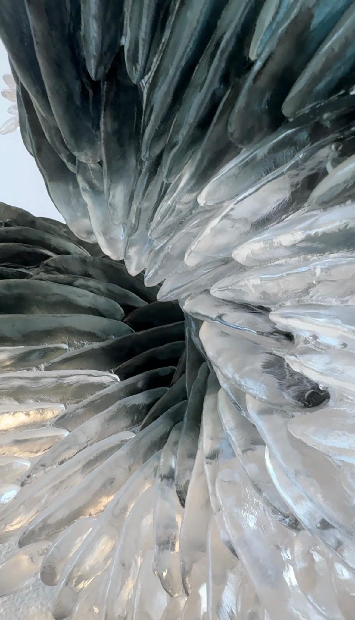 Sculpture en verre, abstrait noir et blanc texturé translucide, 2024 en vente 14