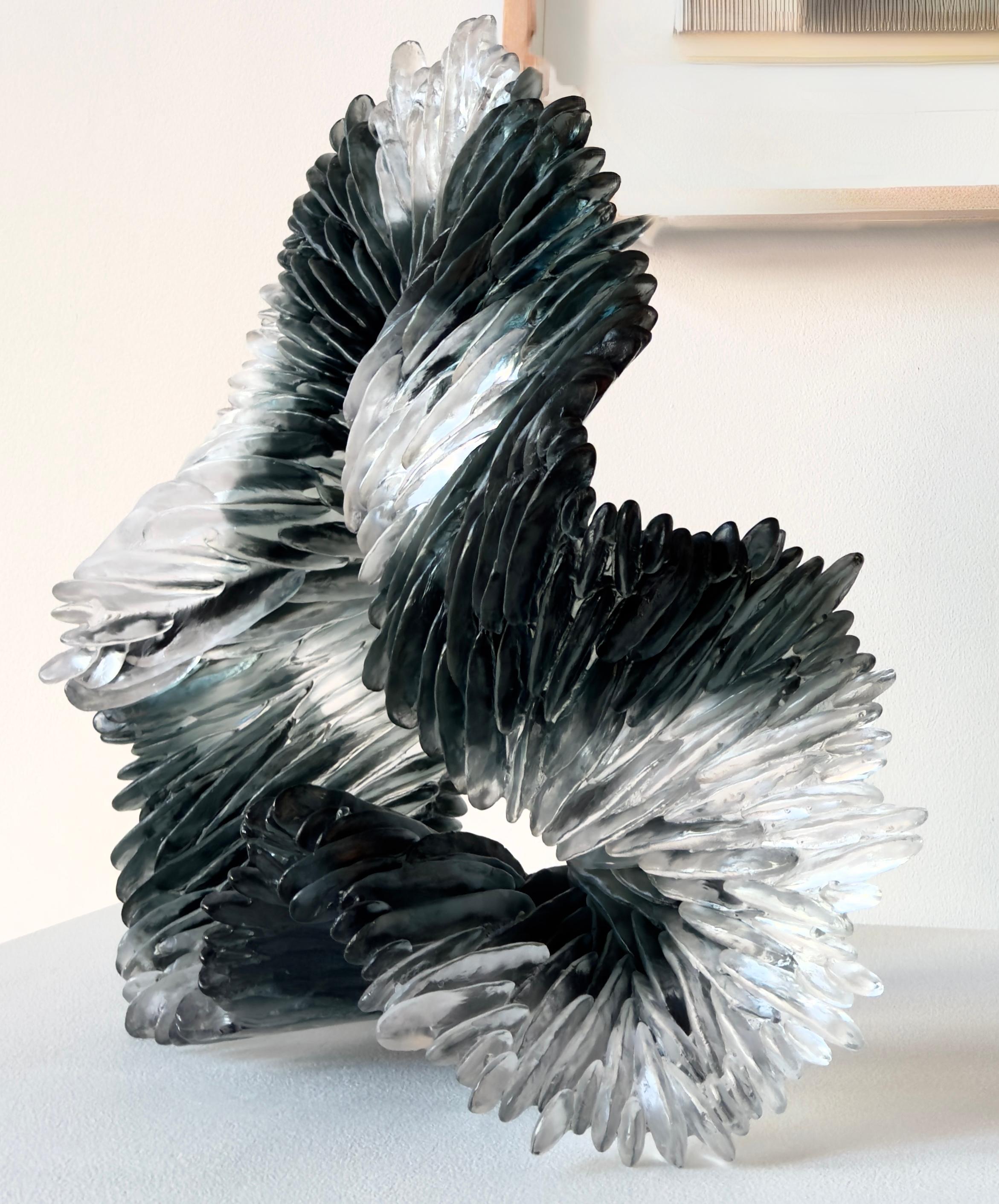 Sculpture en verre, abstrait noir et blanc texturé translucide, 2024 en vente 2
