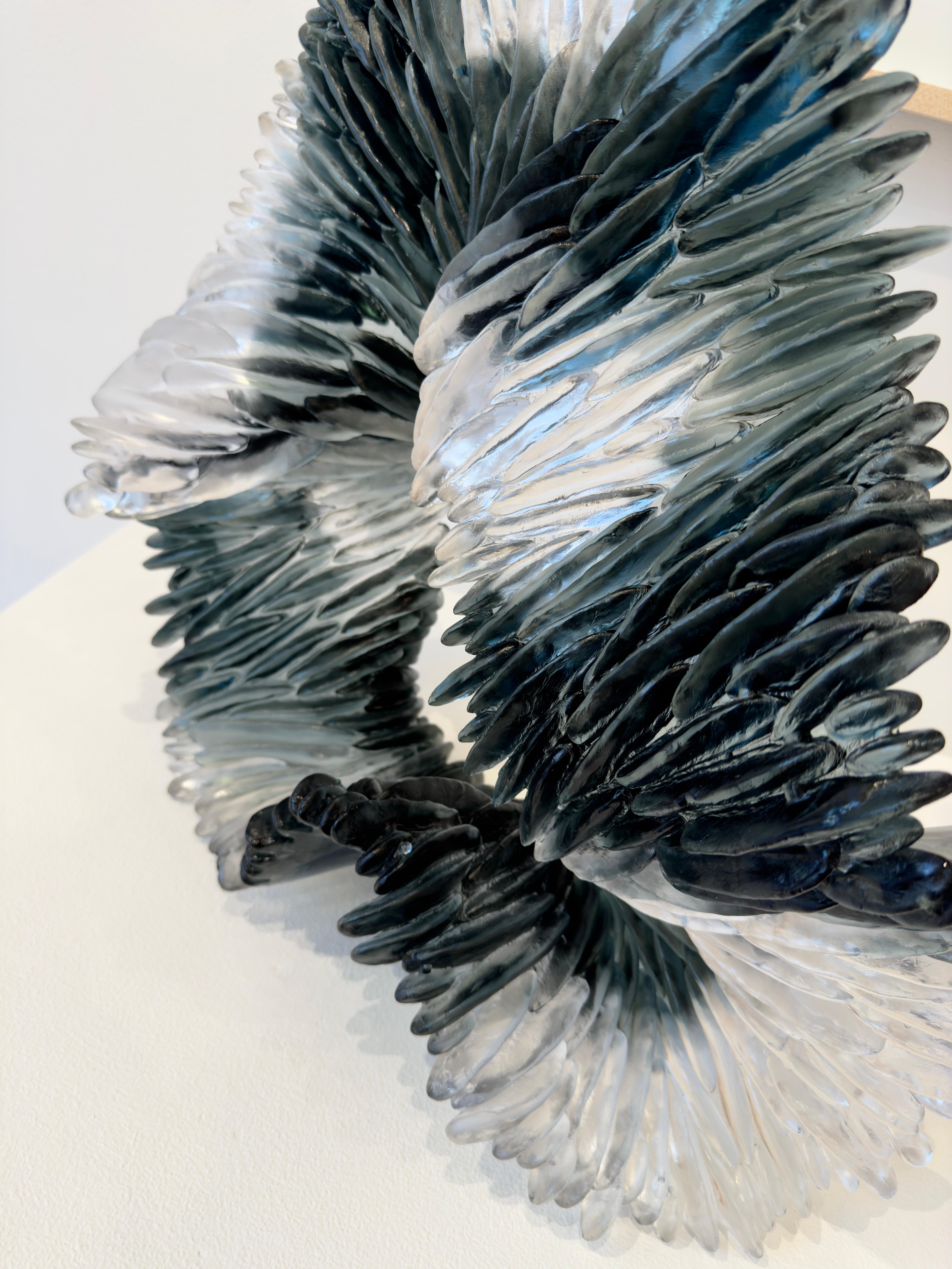 Sculpture en verre, abstrait noir et blanc texturé translucide, 2024 en vente 3