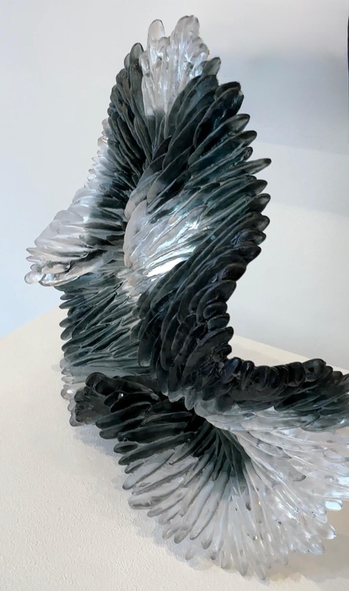 Sculpture en verre, abstrait noir et blanc texturé translucide, 2024 en vente 5