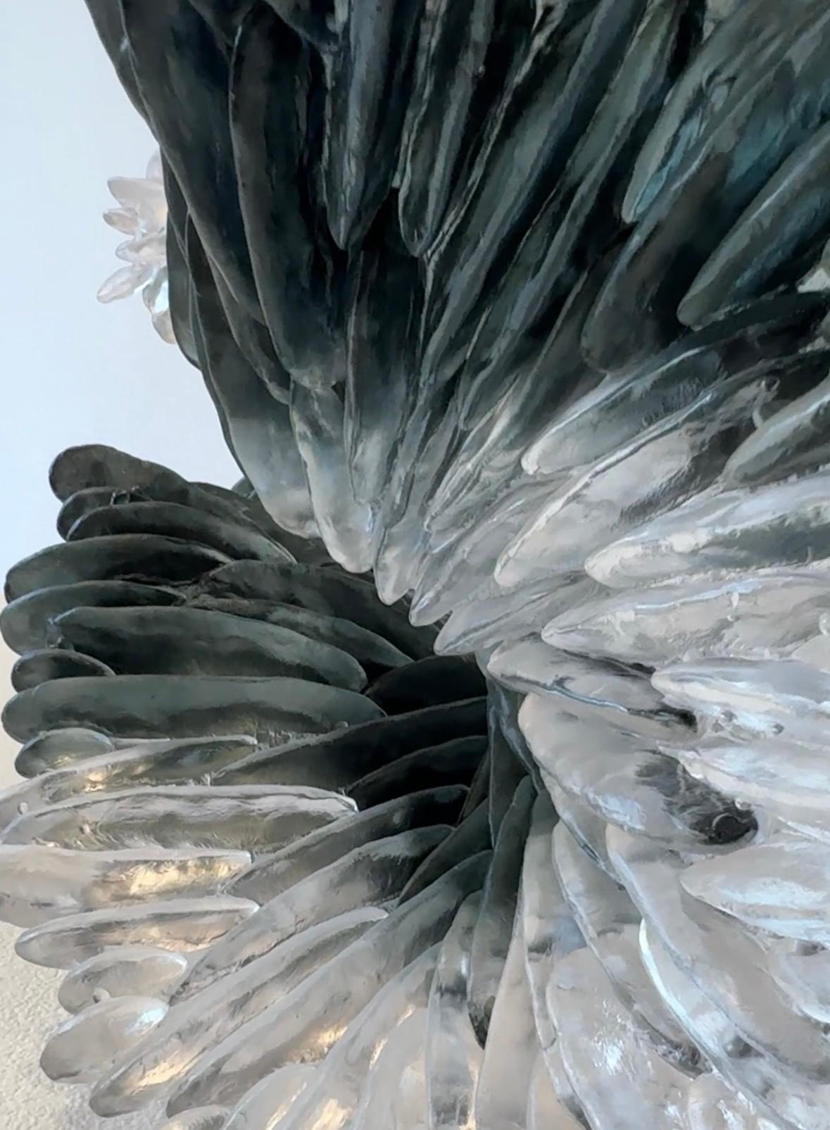 Sculpture en verre, abstrait noir et blanc texturé translucide, 2024 en vente 6