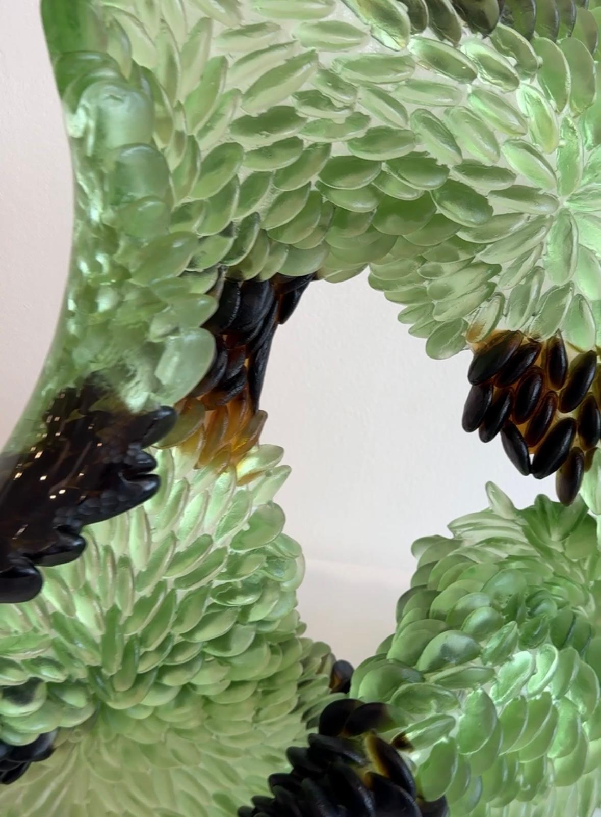 Sculpture en verre, vert abstrait, inspiré par la nature, texture translucide, 2024 en vente 7