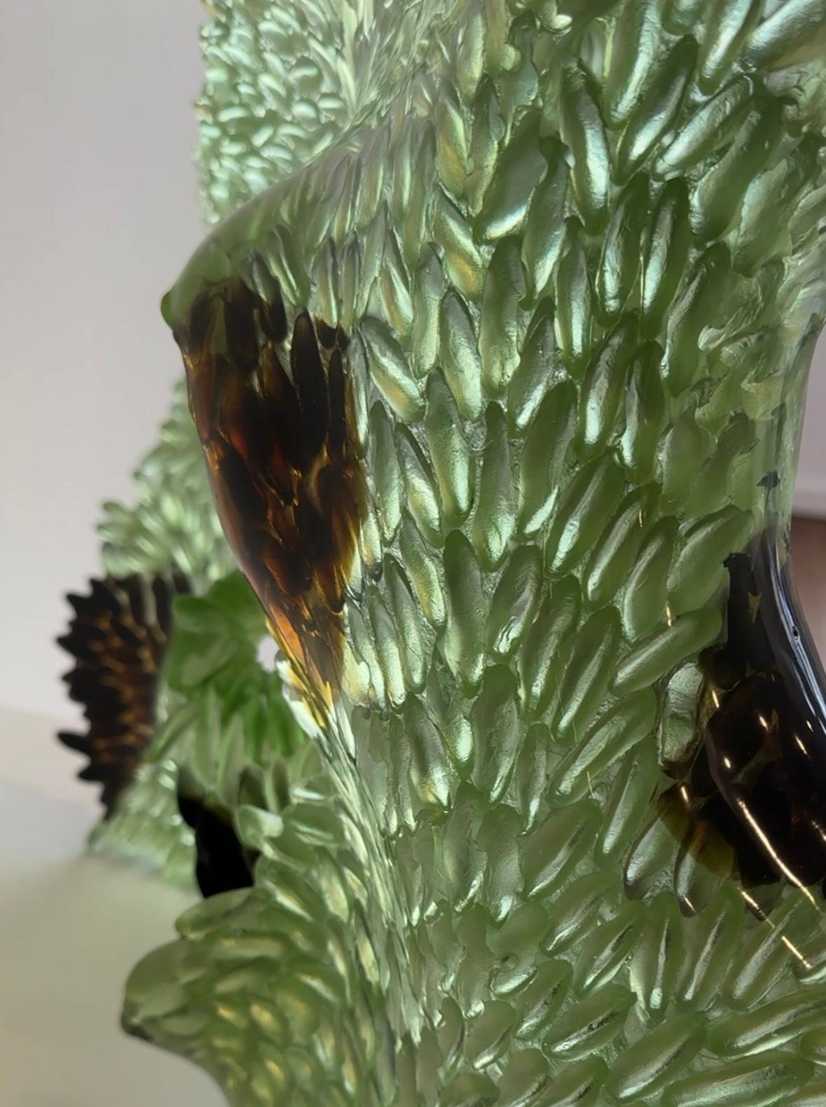 Sculpture en verre, vert abstrait, inspiré par la nature, texture translucide, 2024 en vente 9
