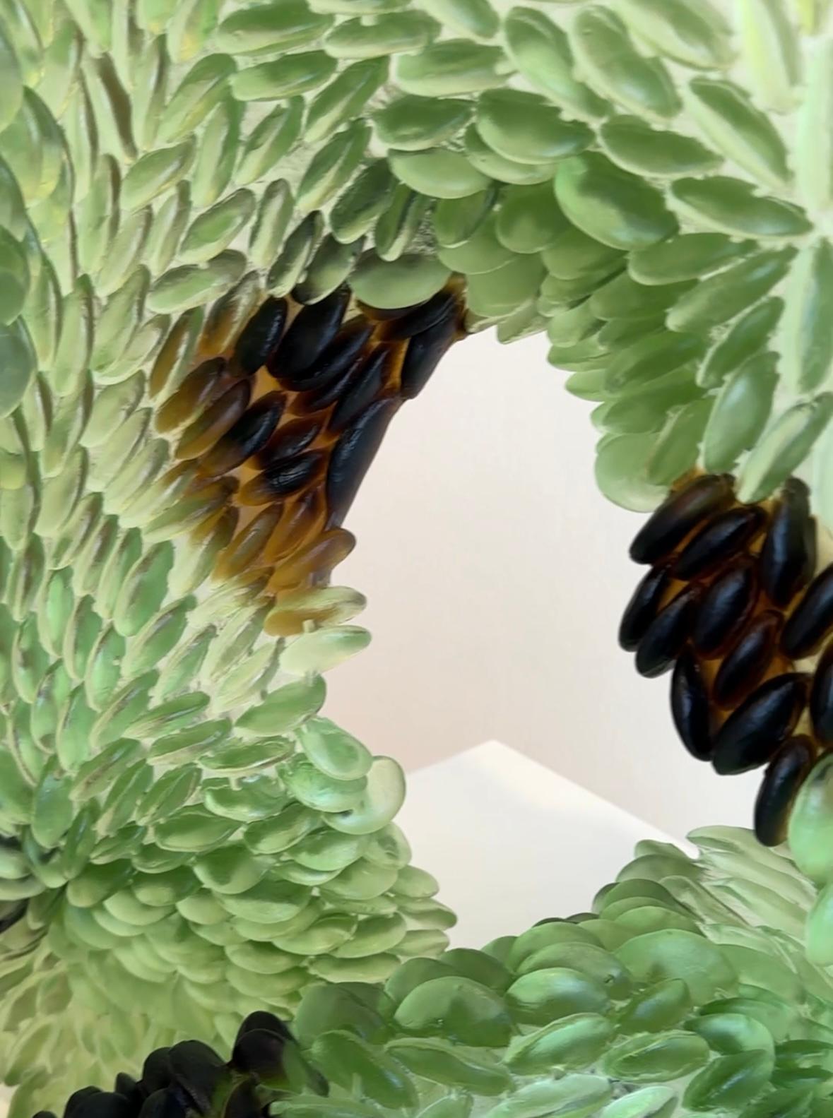 Sculpture en verre, vert abstrait, inspiré par la nature, texture translucide, 2024 en vente 5