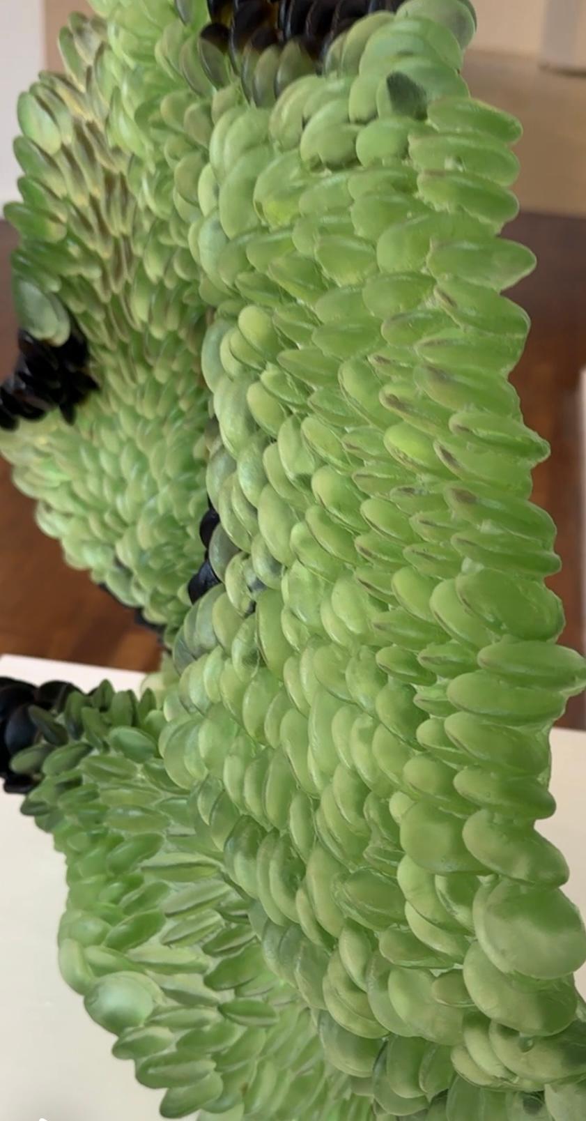 Sculpture en verre, vert abstrait, inspiré par la nature, texture translucide, 2024 en vente 6