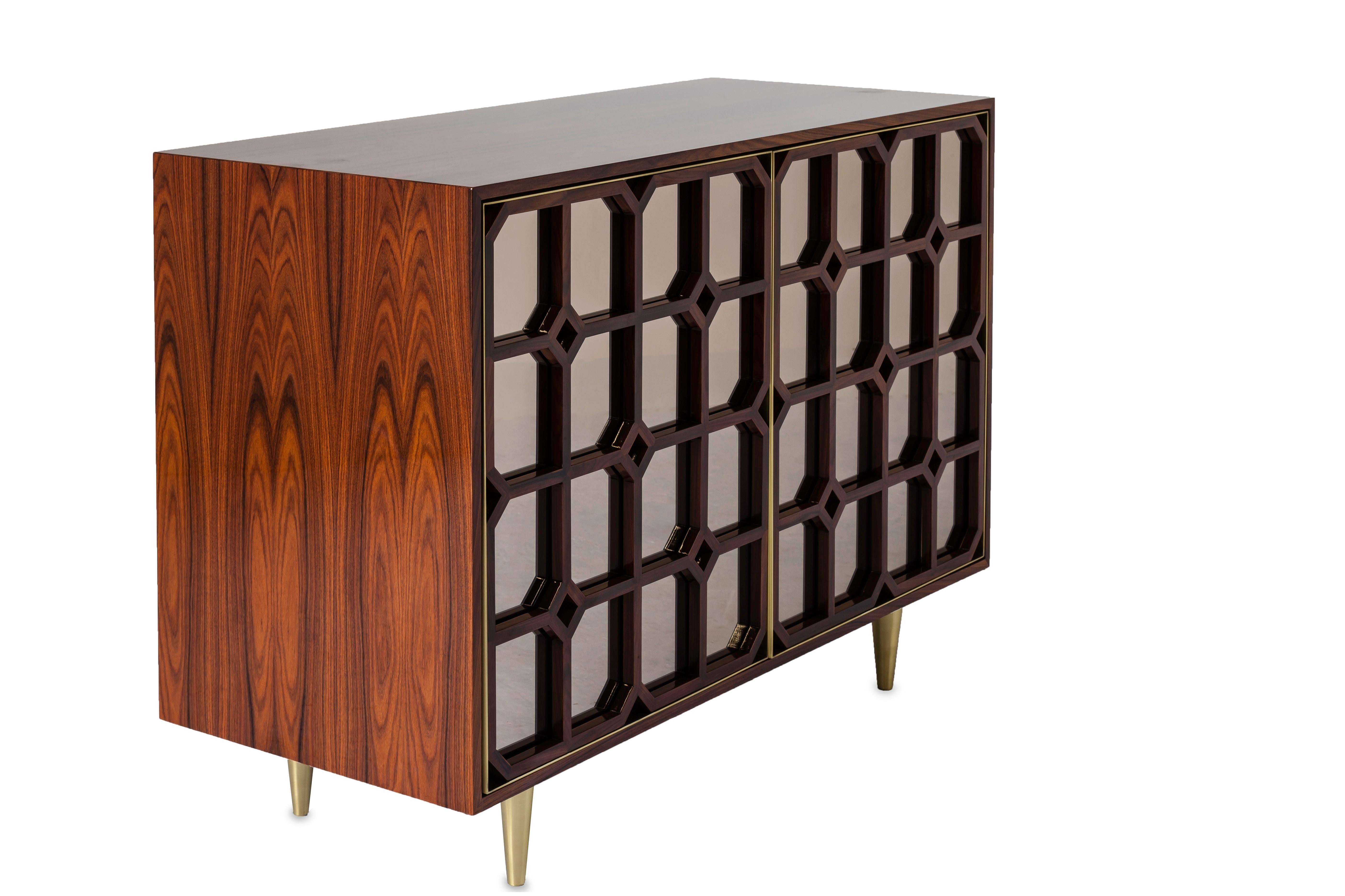 This credenza is inspired in Oriental antique screens and harmoniously combines natural wood, metal and bronze mirrors to create an impressive and sophisticated design, with its far inspirations and contemporary lines. The piece shows a strong