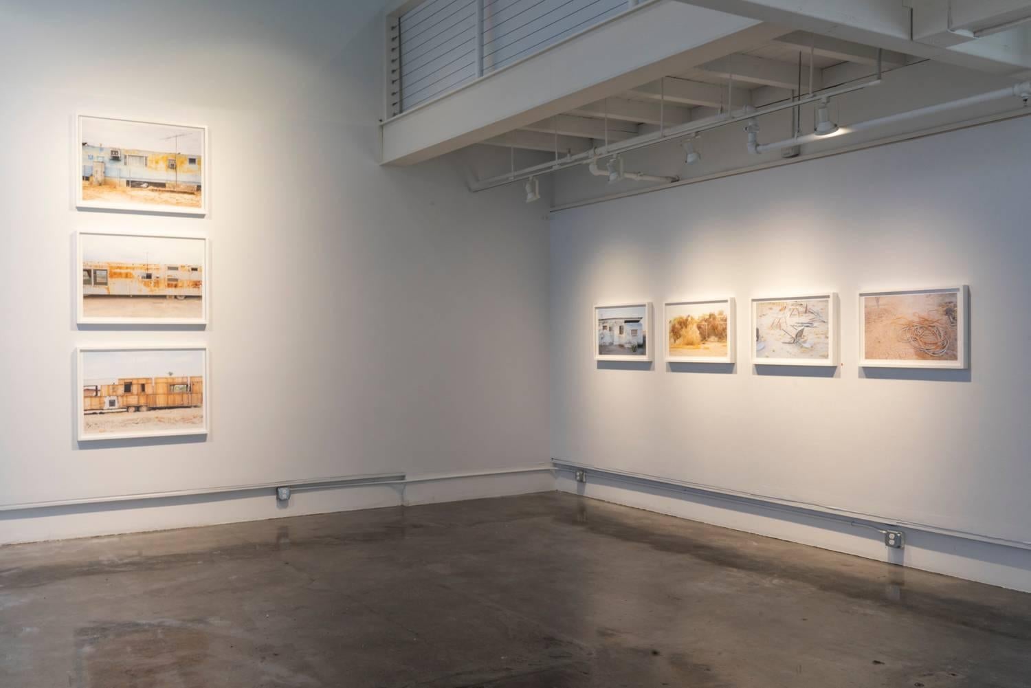 Pays de rêve : Homestead VII  / photographie contemporaine encadrée - Contemporain Photograph par Nina Dietzel