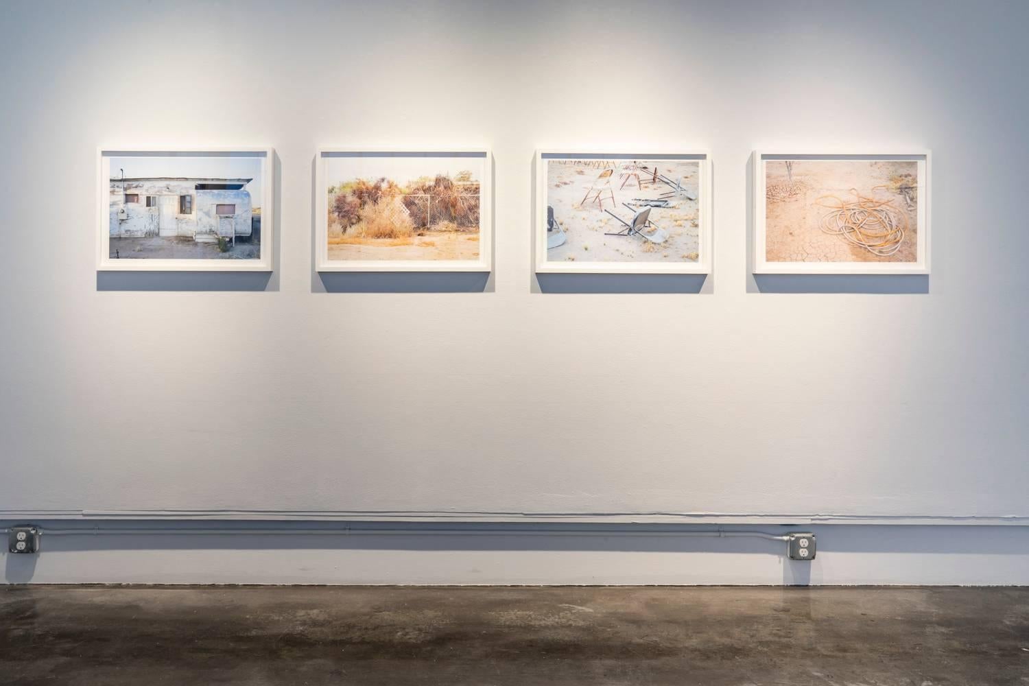 Le pays des rêves : Meeting Over / photographie contemporaine encadrée - Photograph de Nina Dietzel