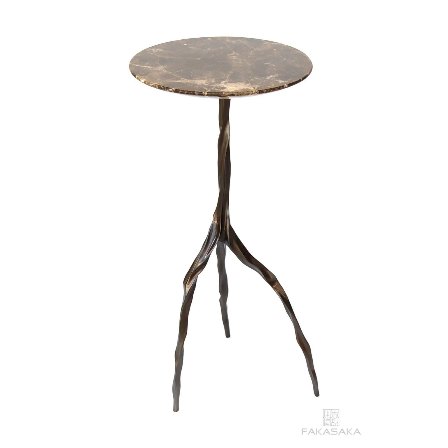 Moderne Table à boissons Nina avec plateau en marbre impérial marron par Fakasaka Design en vente