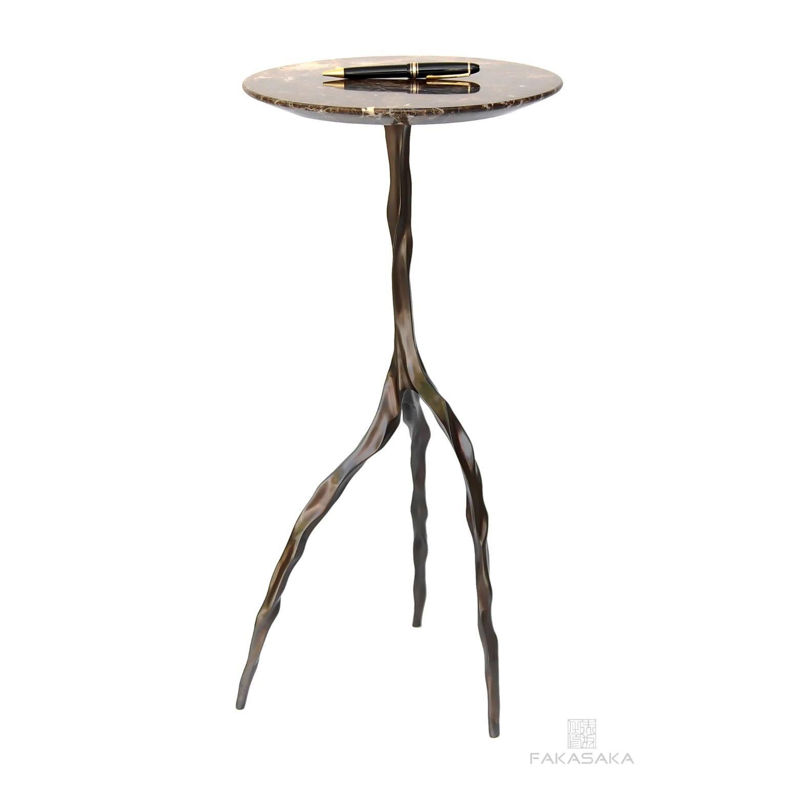 Autre Table à boissons Nina avec plateau en marbre impérial marron par Fakasaka Design en vente