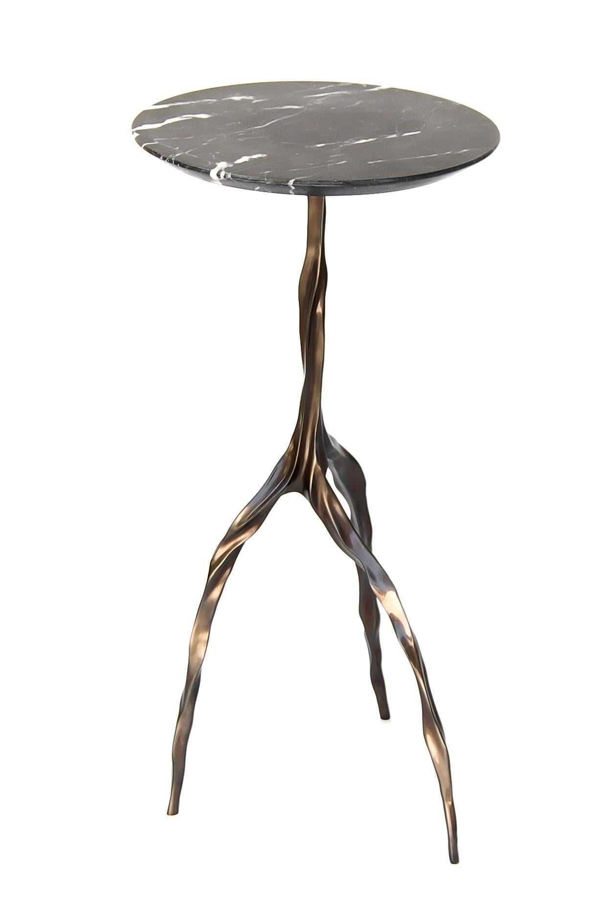 Moderne Table à boissons Nina avec plateau en marbre Nero Marquina de Fakasaka Design en vente