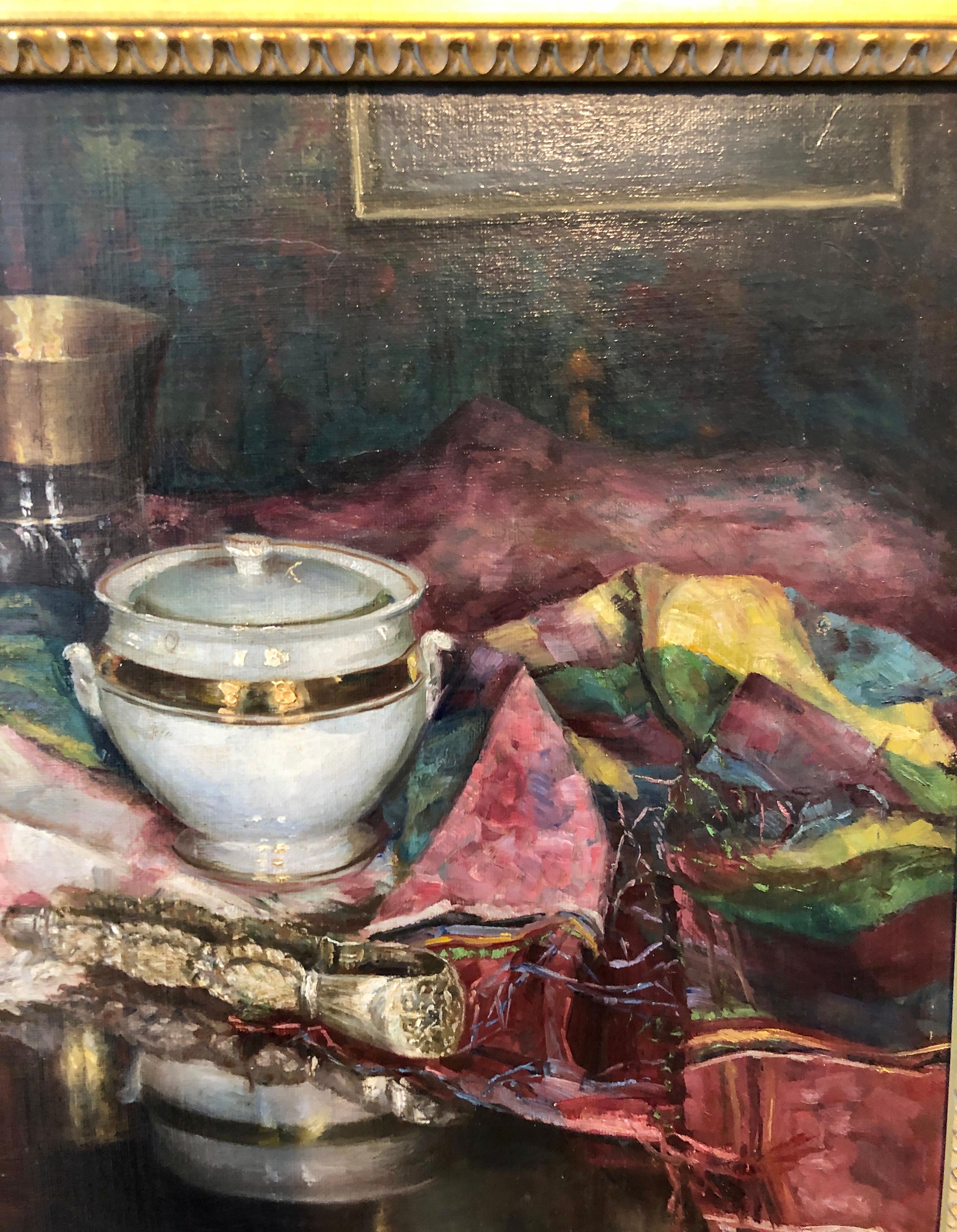 1925 Pintura al óleo vienesa Naturaleza muerta interior con jarrón de porcelana, alfombra de tapiz - Still-Life Painting Marrón de Nina Karasek