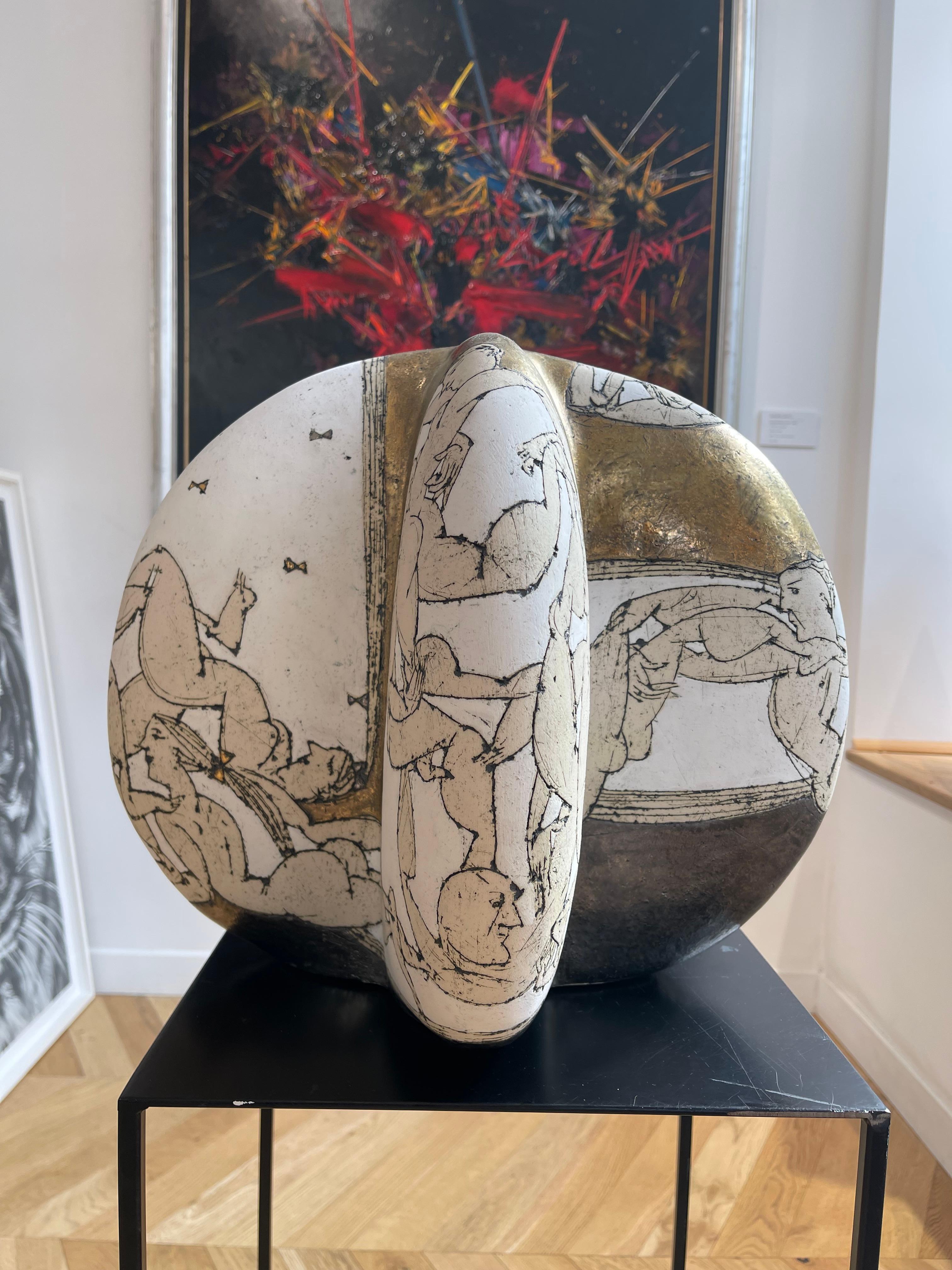 Carrousel - Marron Figurative Sculpture par Nina Khemchyan