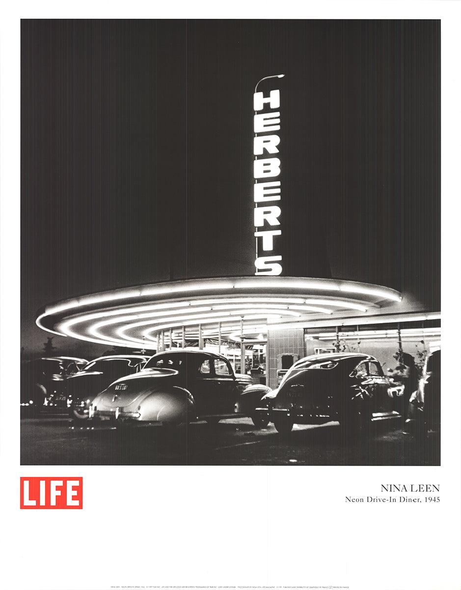 Paper Size: 28 x 22 inches ( 71.12 x 55.88 cm )
 Image Size: 21.25 x 20 inches ( 53.975 x 50.8 cm )
 Framed: No
 Condition: A-: Near Mint, very light signs of handling
 
 Additional Details: This is an original poster featuring the award-winning