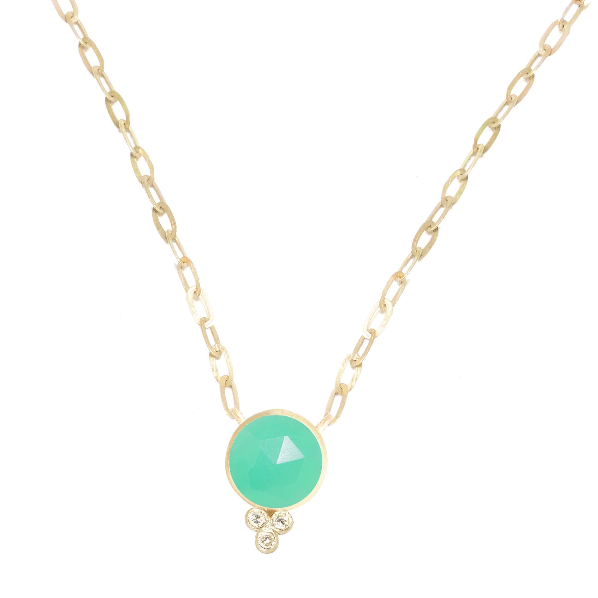 Square dance: Designed with chrysoprase in a textured gold bezel on a delicate link chain, our diamond-accented Ariana Gold Necklace can be worn on its own o layered with other styles.

Metal: 18K Yellow Gold
Stone carat: 3.5
Diamond carat: