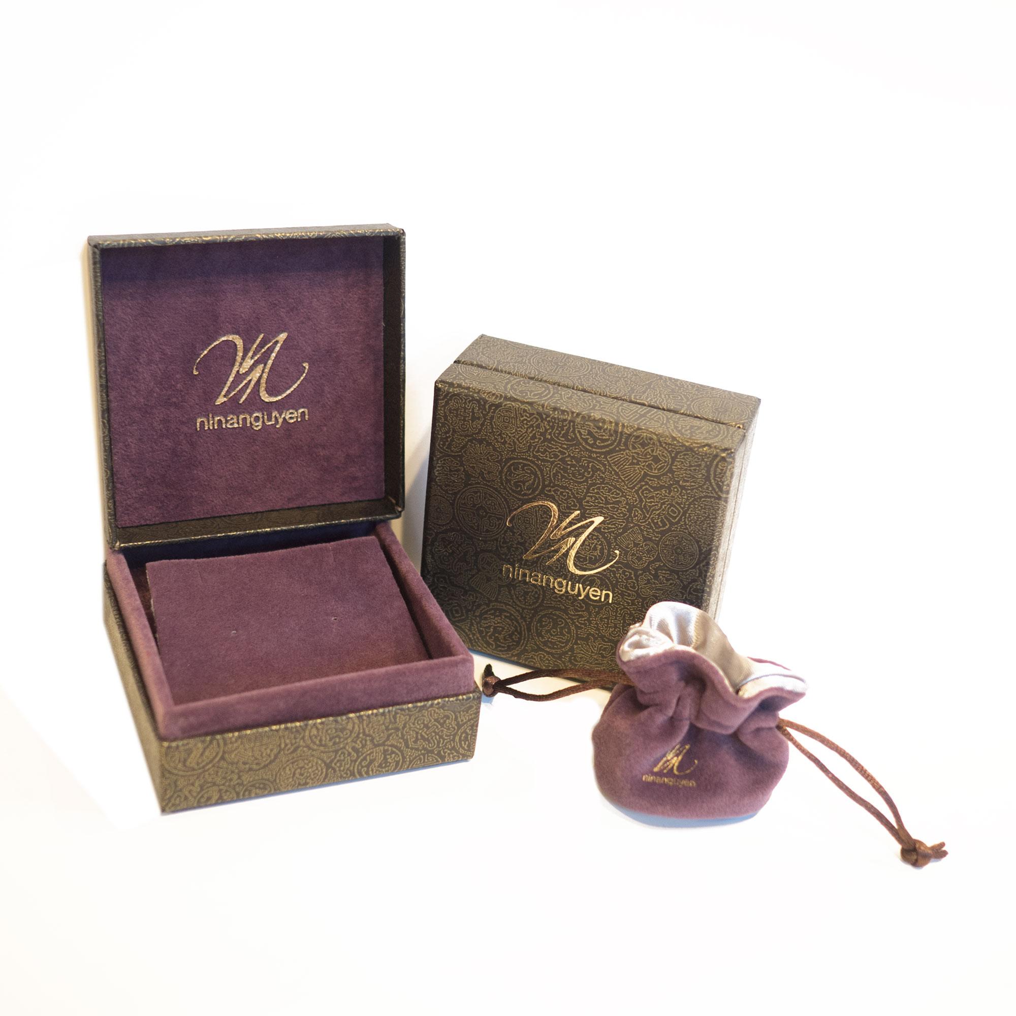 Nina Nguyen Labradorite Square 18 Karat Gold Necklace Bezel-Set In New Condition For Sale In Denver, CO